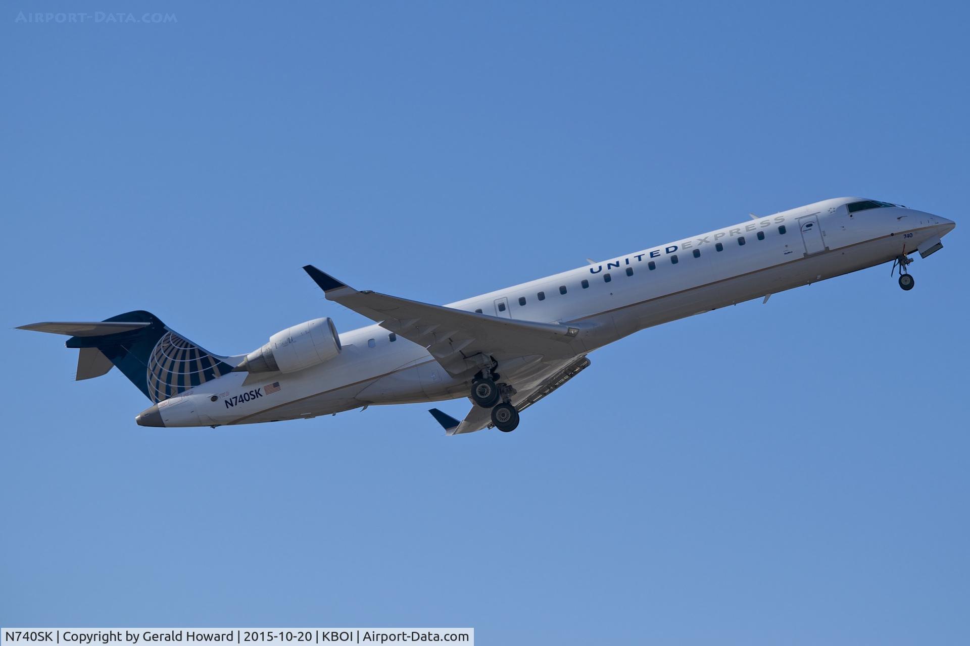 N740SK, 2005 Bombardier CRJ-701 (CL-600-2C10) Regional Jet C/N 10196, Departing RWY 28R.