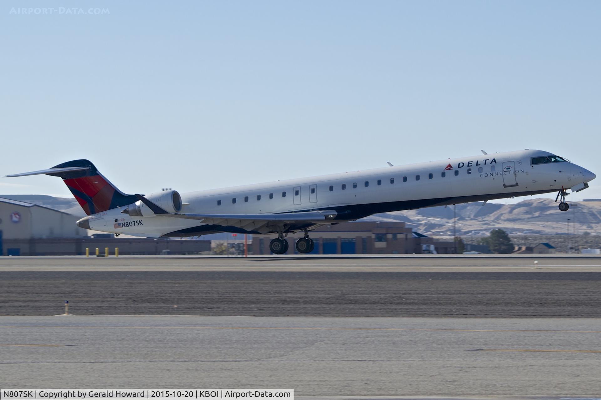 N807SK, 2006 Bombardier CRJ-900ER (CL-600-2D24) C/N 15082, Departing RWY 28R.