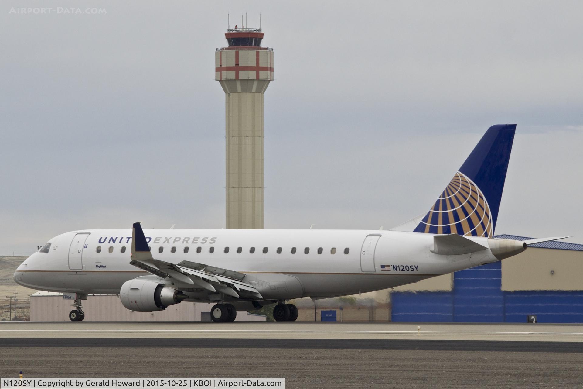 N120SY, 2014 Embraer 175LR (ERJ-170-200LR) C/N 17000425, Landing roll out on RWY 10L.