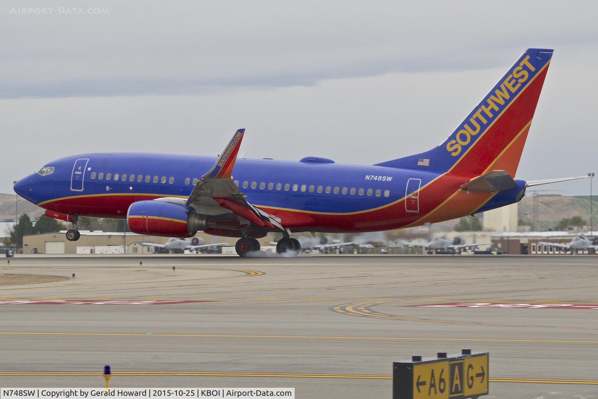 N748SW, 1999 Boeing 737-7H4 C/N 29800, Touch down on RWY 10L.
