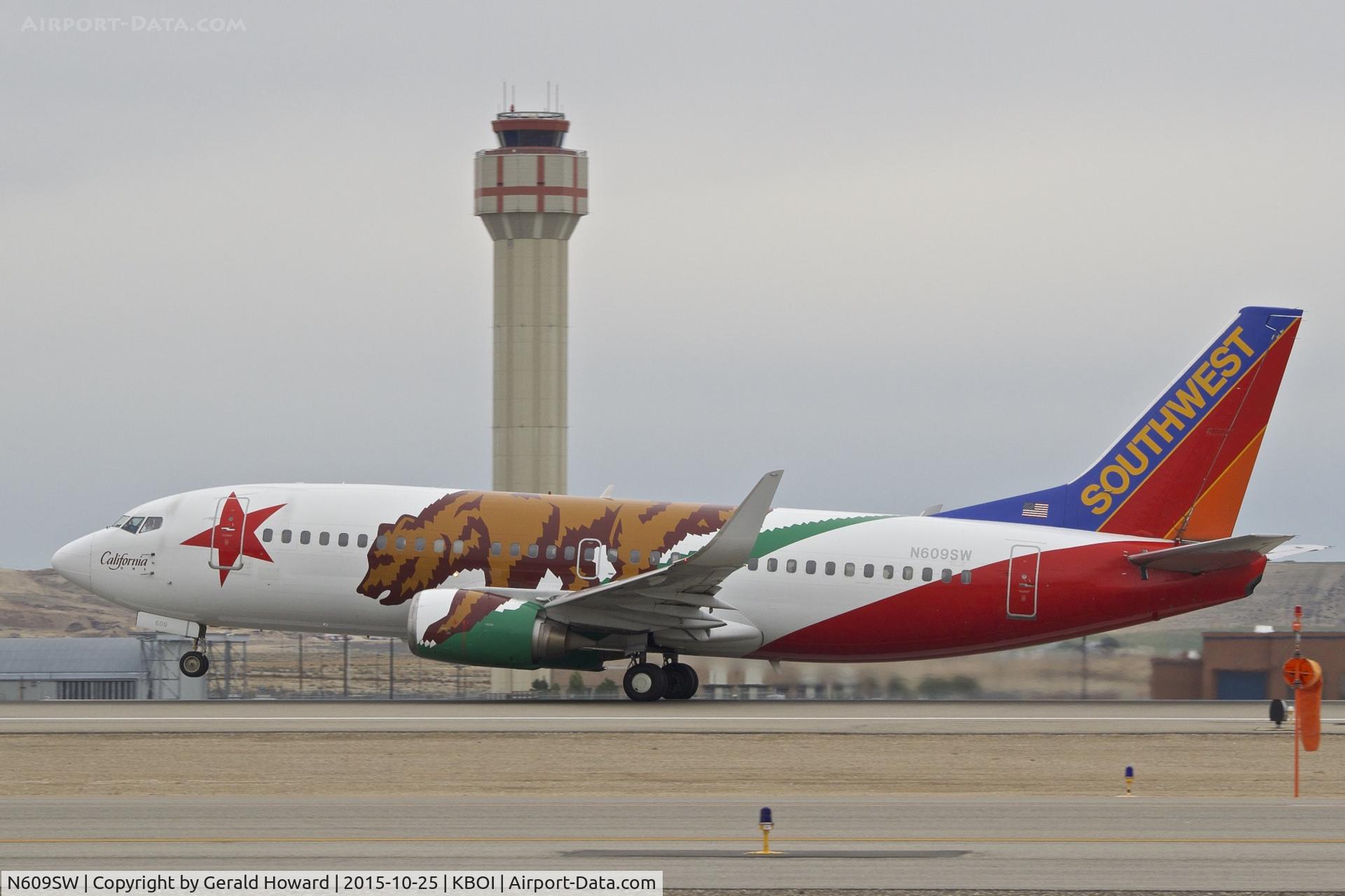 N609SW, 1995 Boeing 737-3H4 C/N 27929, Take off roll on RWY 10L.
