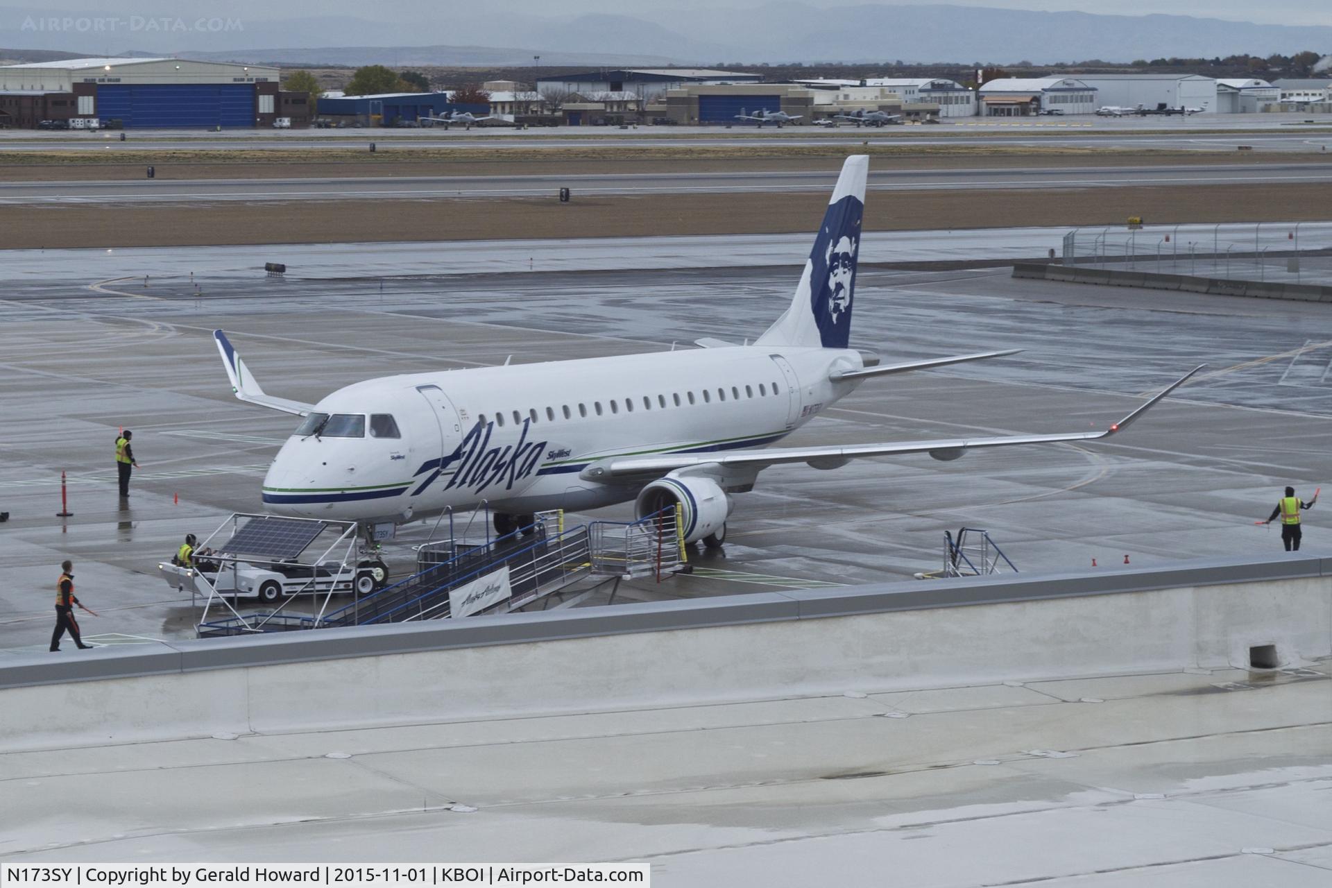 N173SY, 2015 Embraer 175LR (ERJ-170-200LR) C/N 17000486, Being pushed back from the gate.