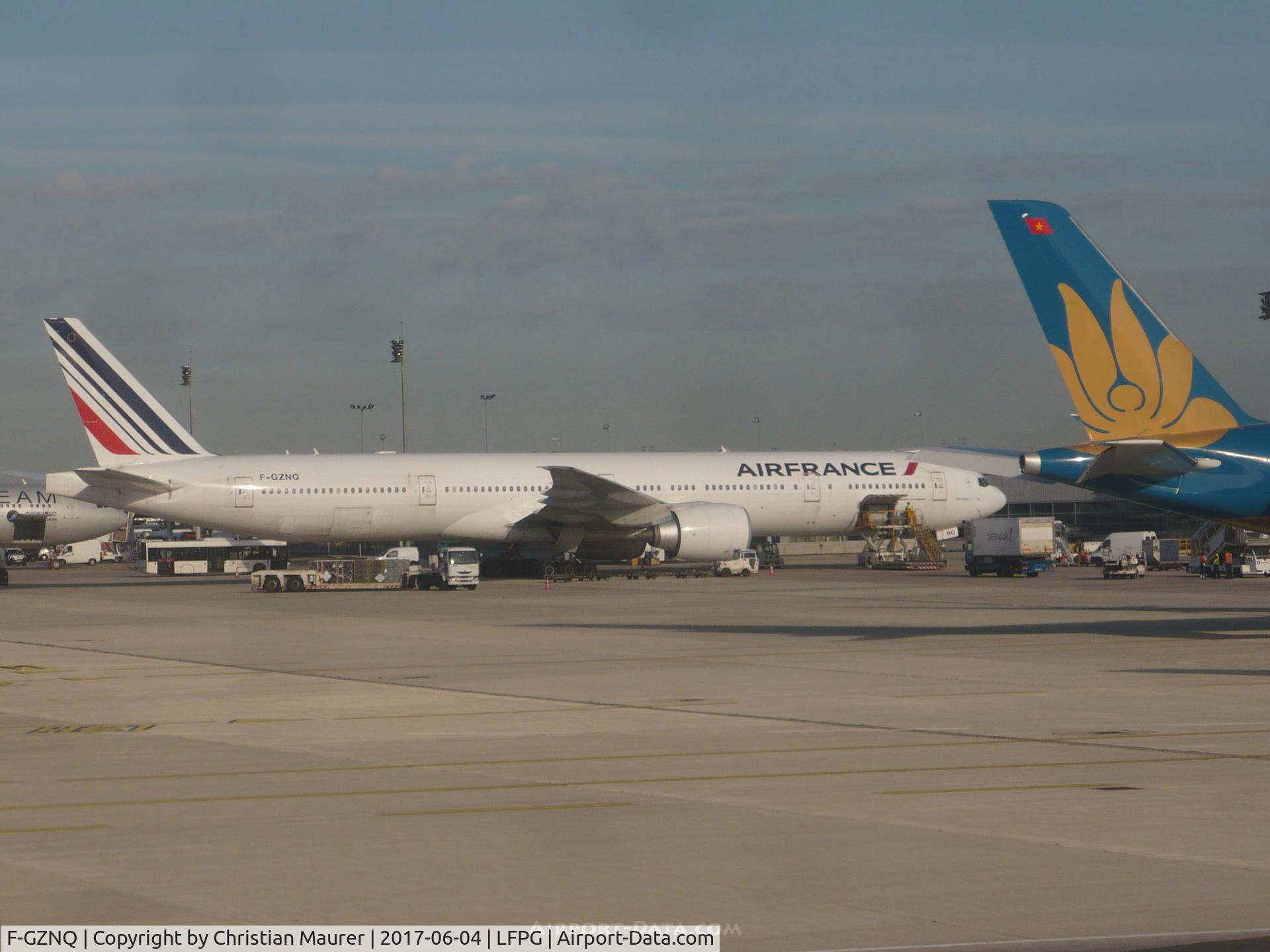 F-GZNQ, 2015 Boeing 777-328/ER C/N 40064, Boeing 777-328ER