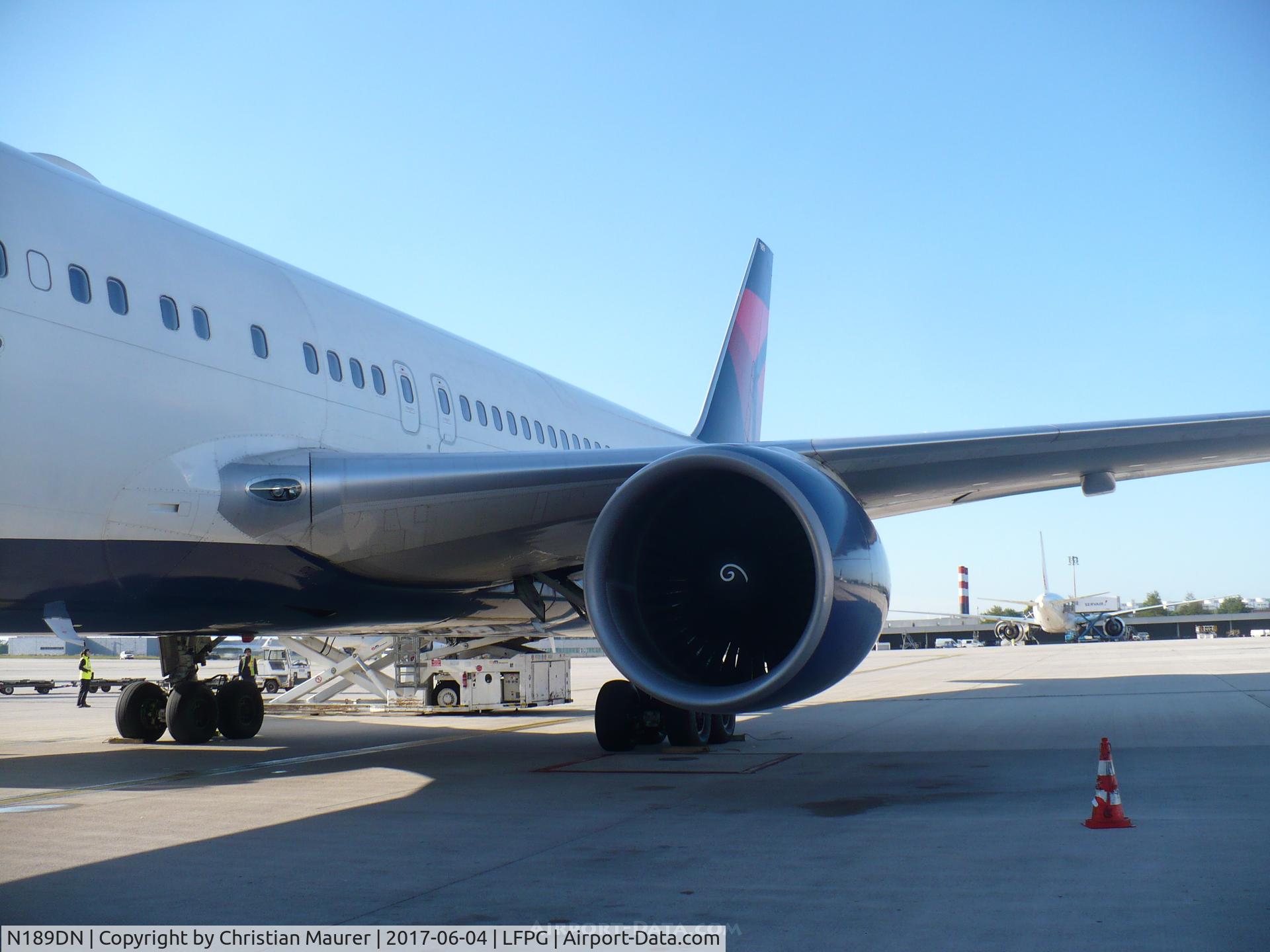 N189DN, 1996 Boeing 767-332 C/N 25990, Boeing 767-332ER