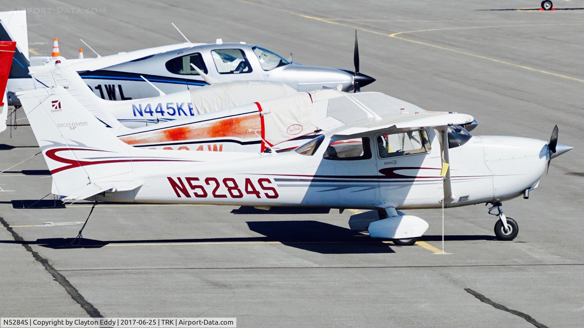 N5284S, Cessna 172S C/N 172S11026, Truckee Airport California 2017.