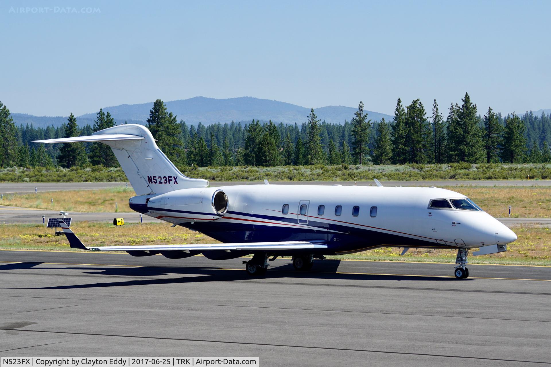 N523FX, 2005 Bombardier Challenger 300 (BD-100-1A10) C/N 20074, Truckee Airport California 2017.