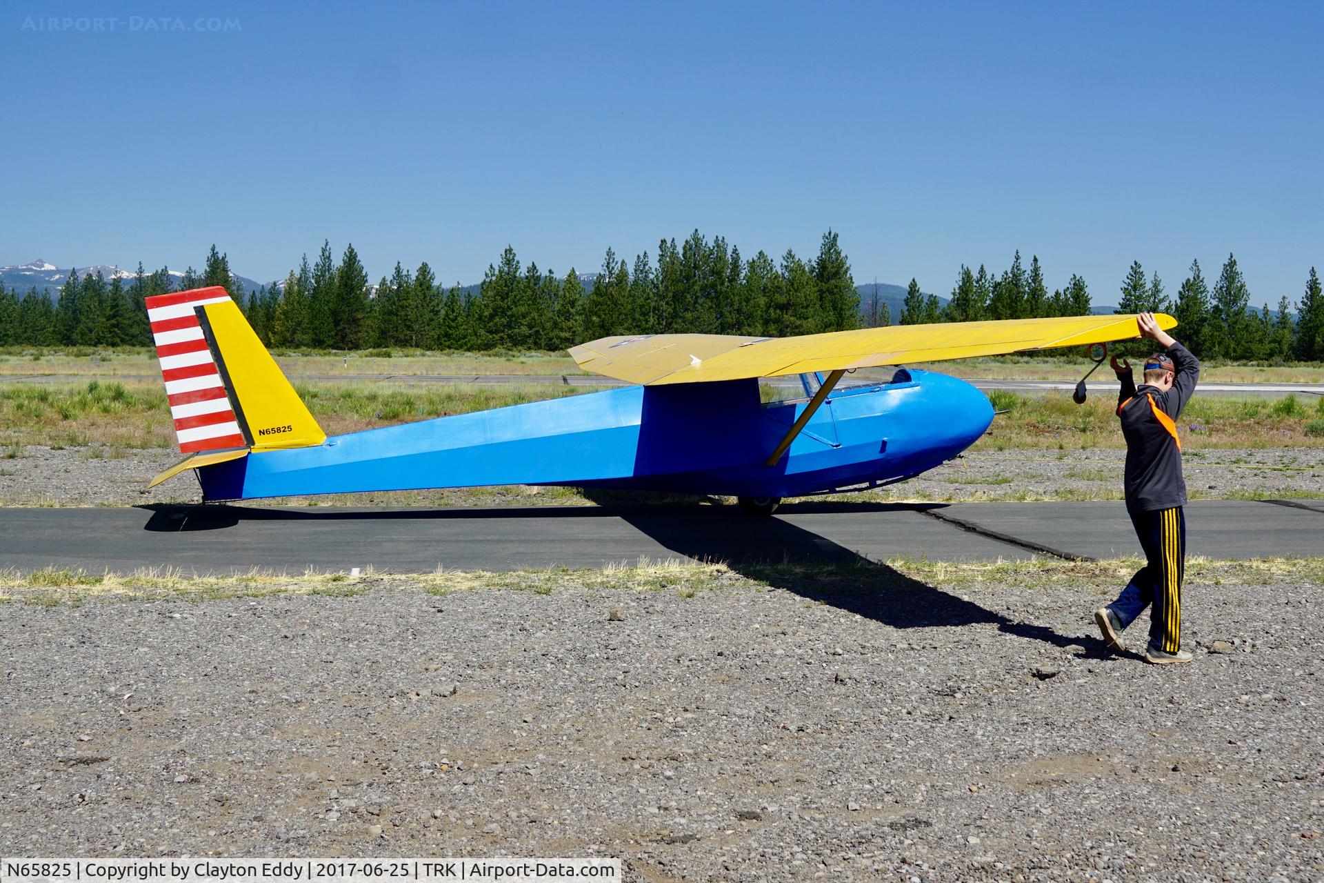 N65825, 1973 Schweizer SGS 2-33A C/N 305, Truckee Airport California 2017.