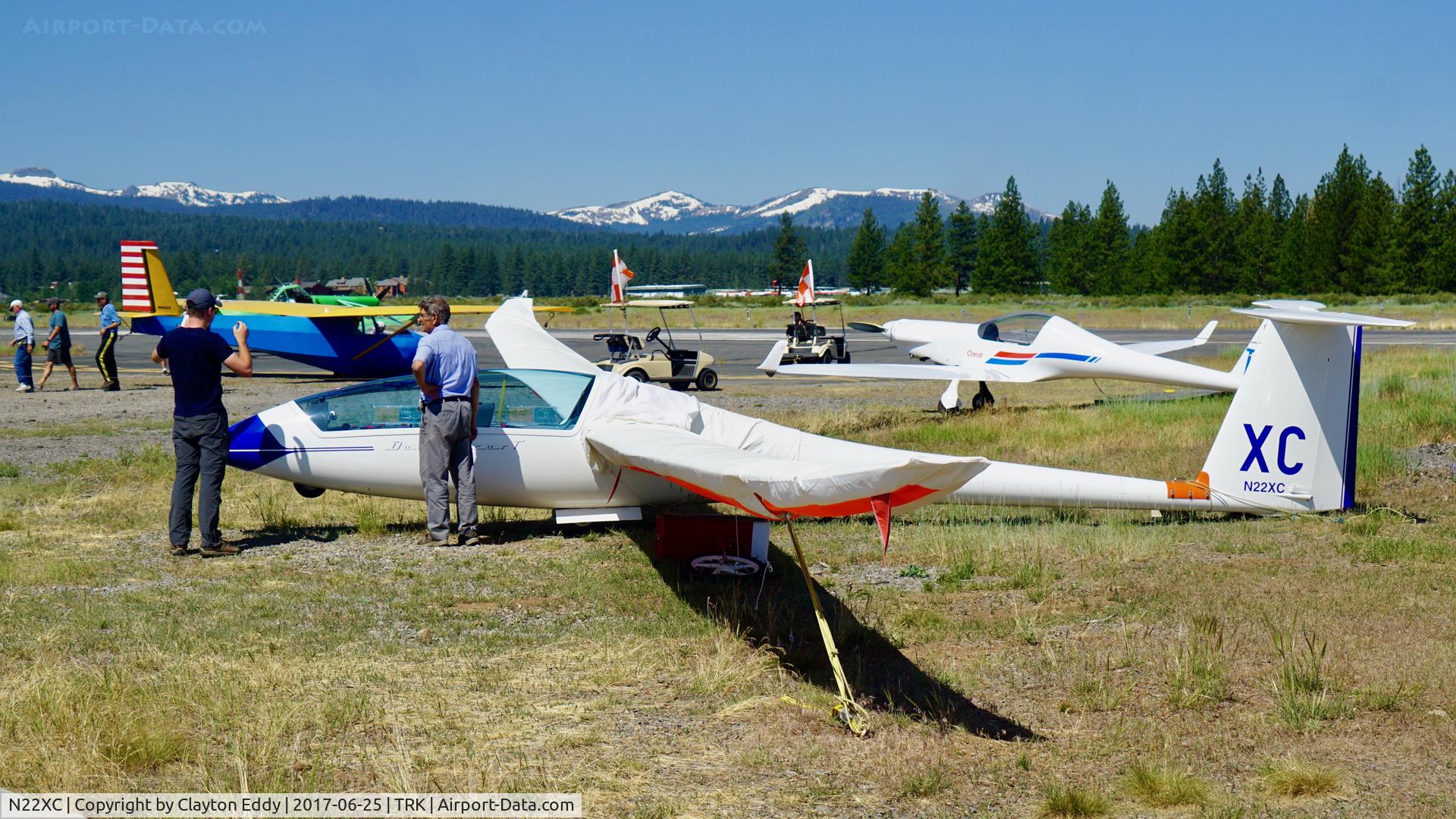 N22XC, 2003 Schempp-Hirth Duo Discus (XL)T C/N 72, Truckee Airport California 2017.
