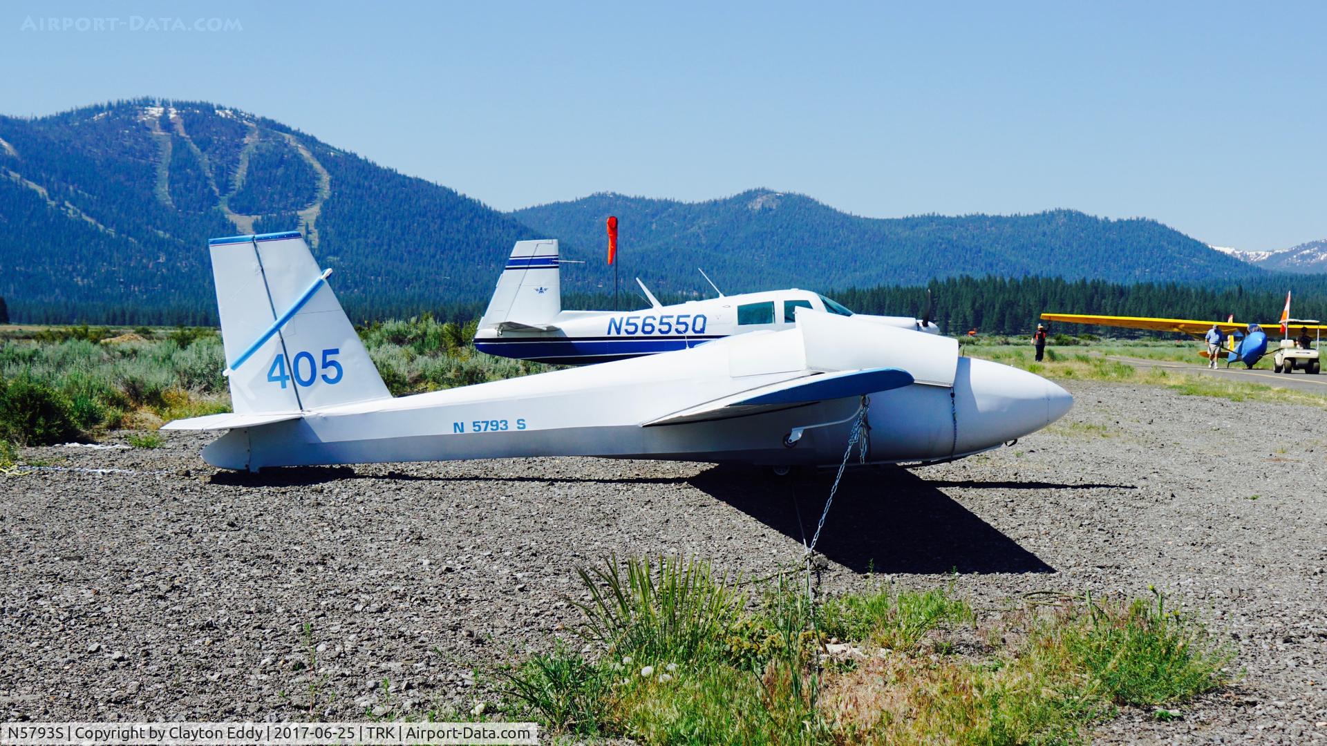 N5793S, 1968 Schweizer SGS 1-26D C/N 405, Truckee Airport California 2017.