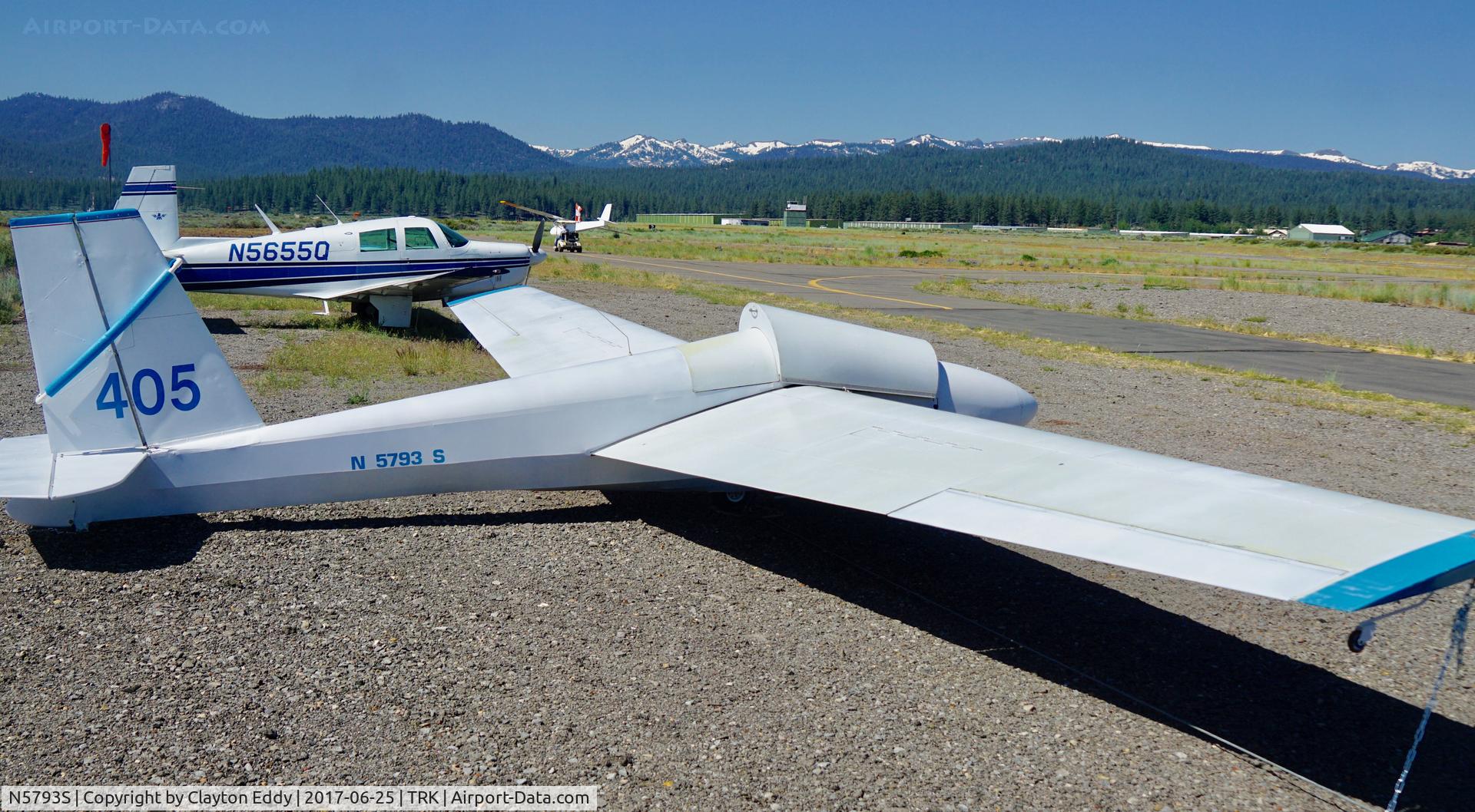 N5793S, 1968 Schweizer SGS 1-26D C/N 405, Truckee Airport California 2017.