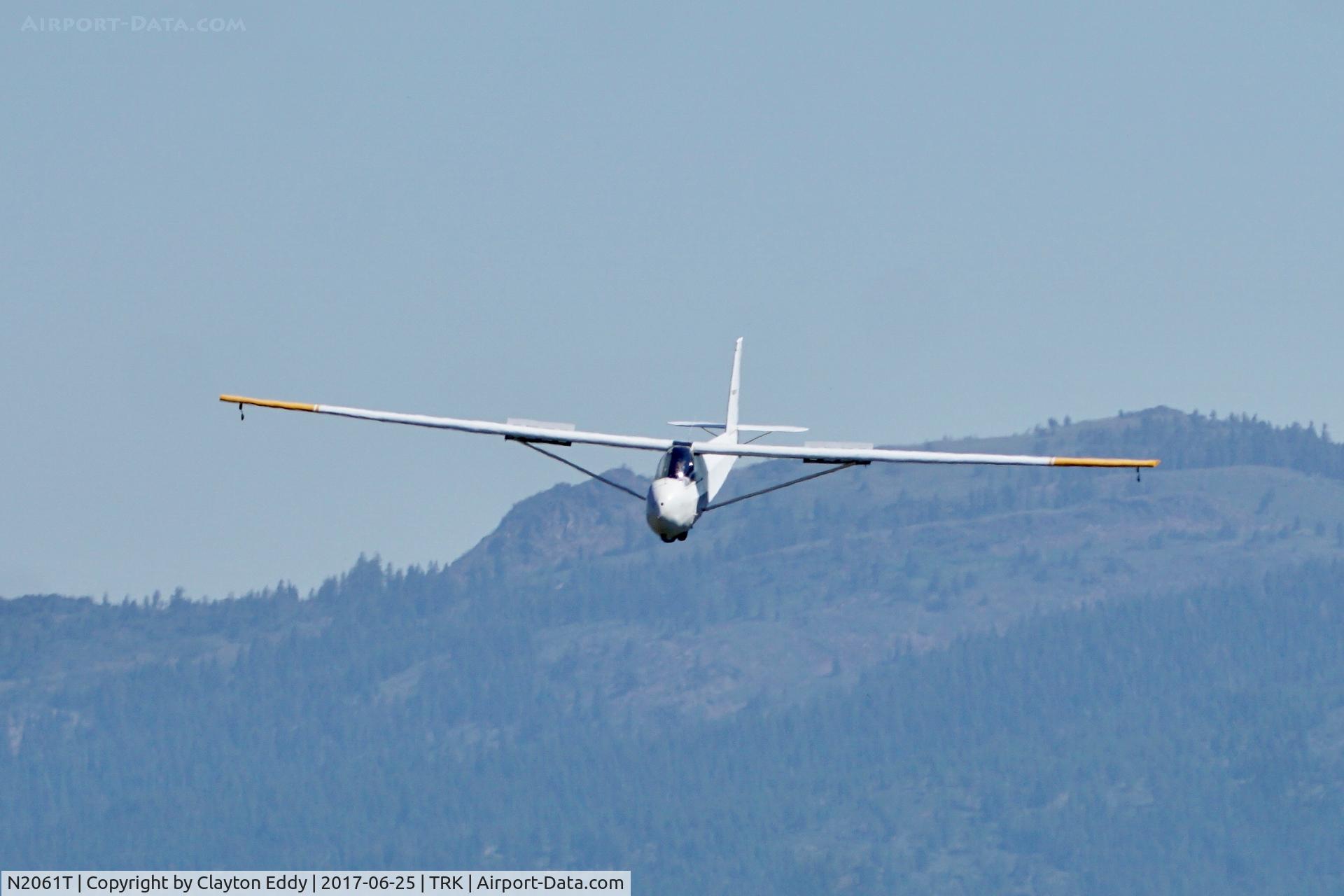 N2061T, 1977 Schweizer SGS 2-33A C/N 491, Truckee Airport California 2017.
