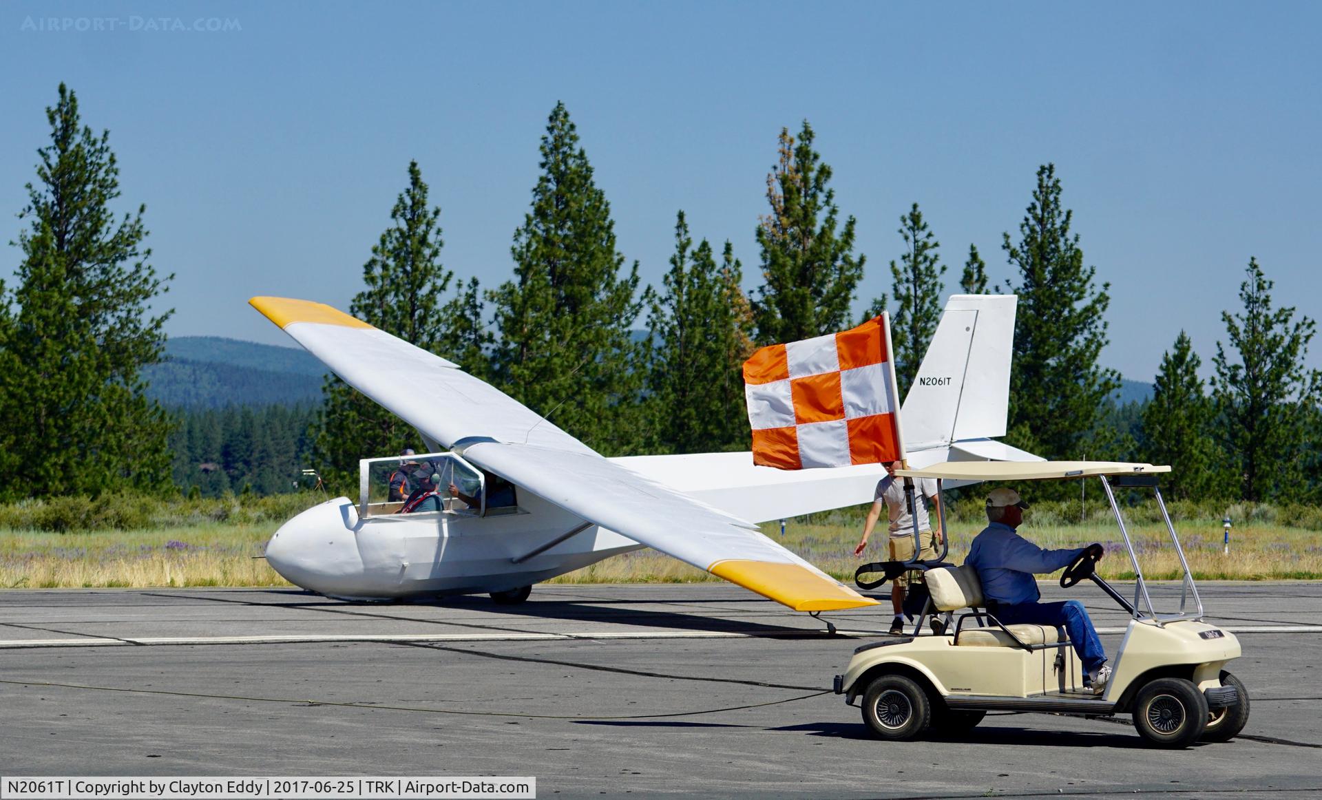 N2061T, 1977 Schweizer SGS 2-33A C/N 491, Truckee Airport California 2017.