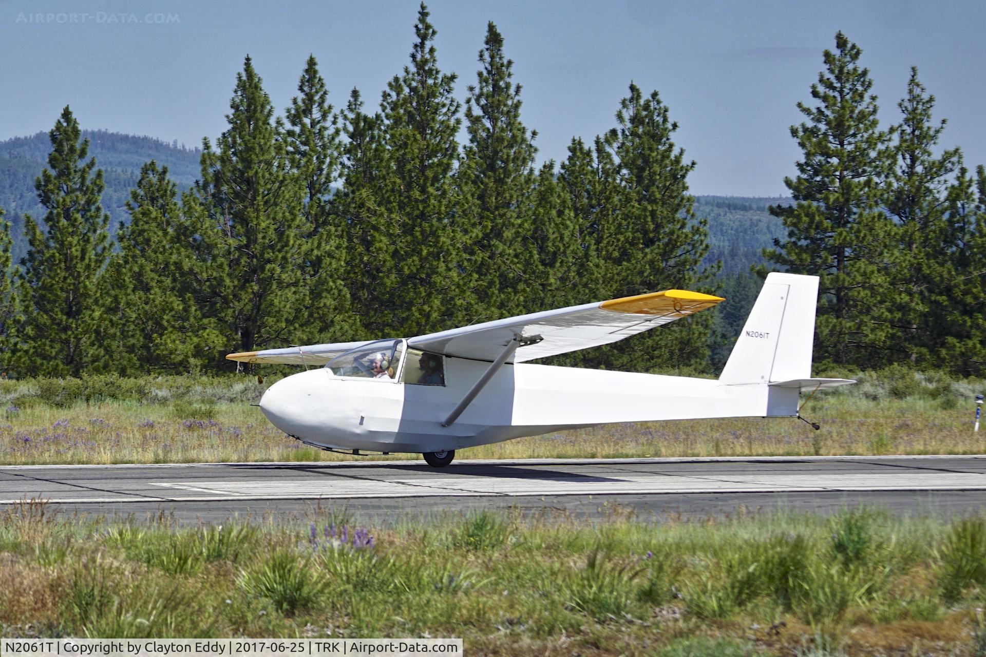 N2061T, 1977 Schweizer SGS 2-33A C/N 491, Truckee Airport California 2017.