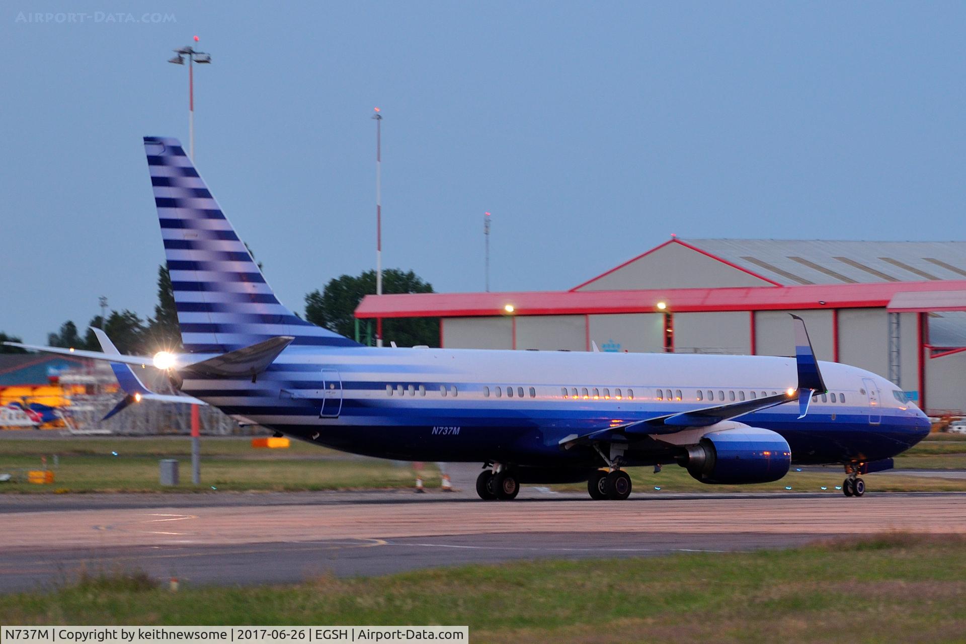 N737M, 2002 Boeing 737-8EQ BBJ C/N 33361, Arriving late in the evening.