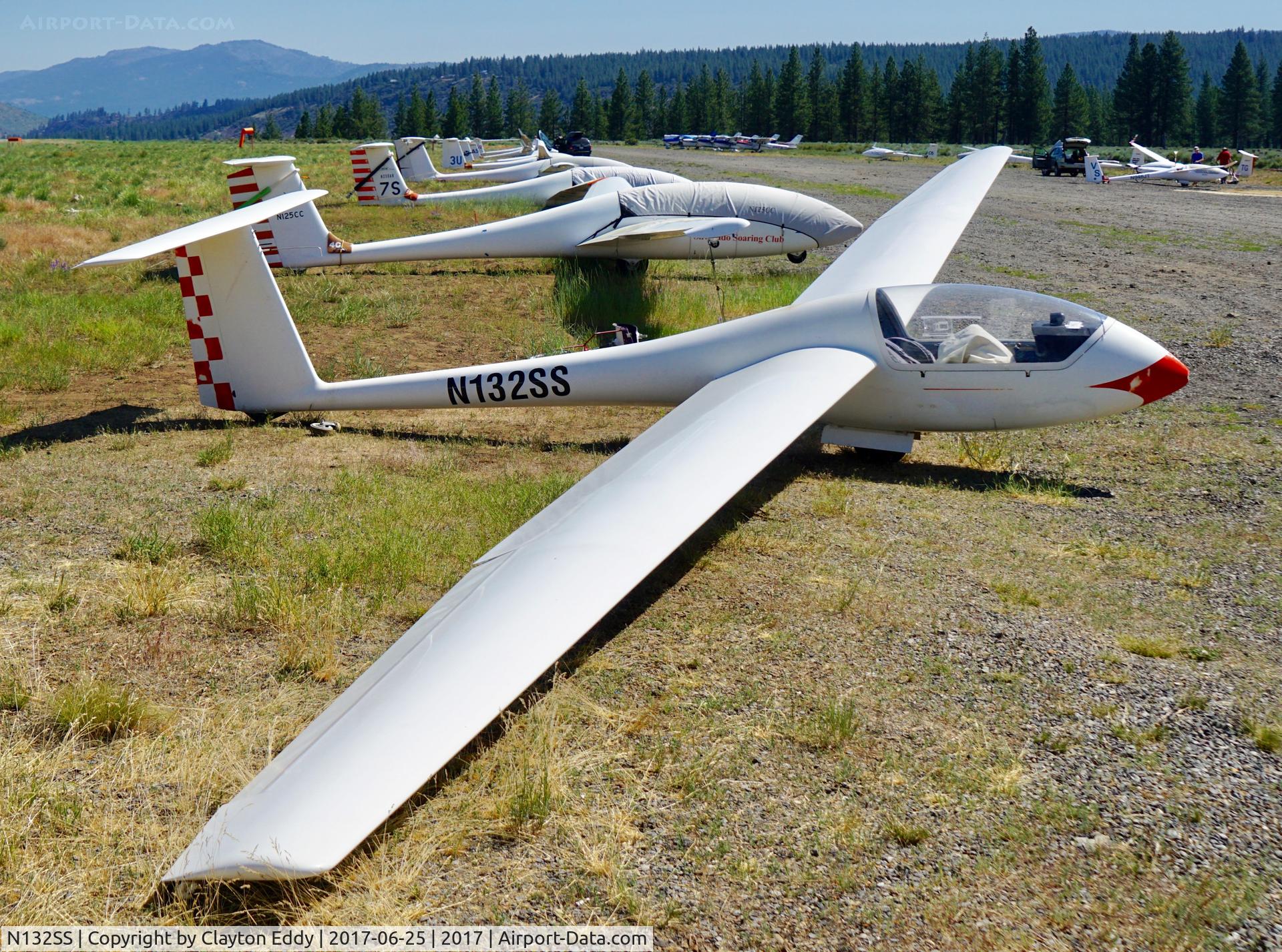 N132SS, 1976 Grob G102 Astir CS C/N 1286, Truckee Airport California 2017.