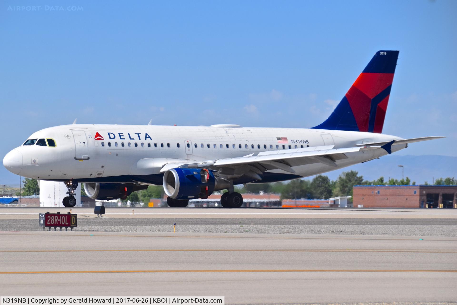 N319NB, 2000 Airbus A319-114 C/N 1346, Landing roll out on RWY 10L. Reverse thrusters out.
