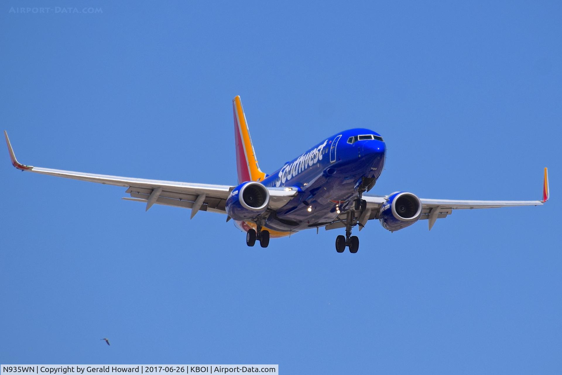 N935WN, 2009 Boeing 737-7H4 C/N 36641, On approach for RWY 10L.