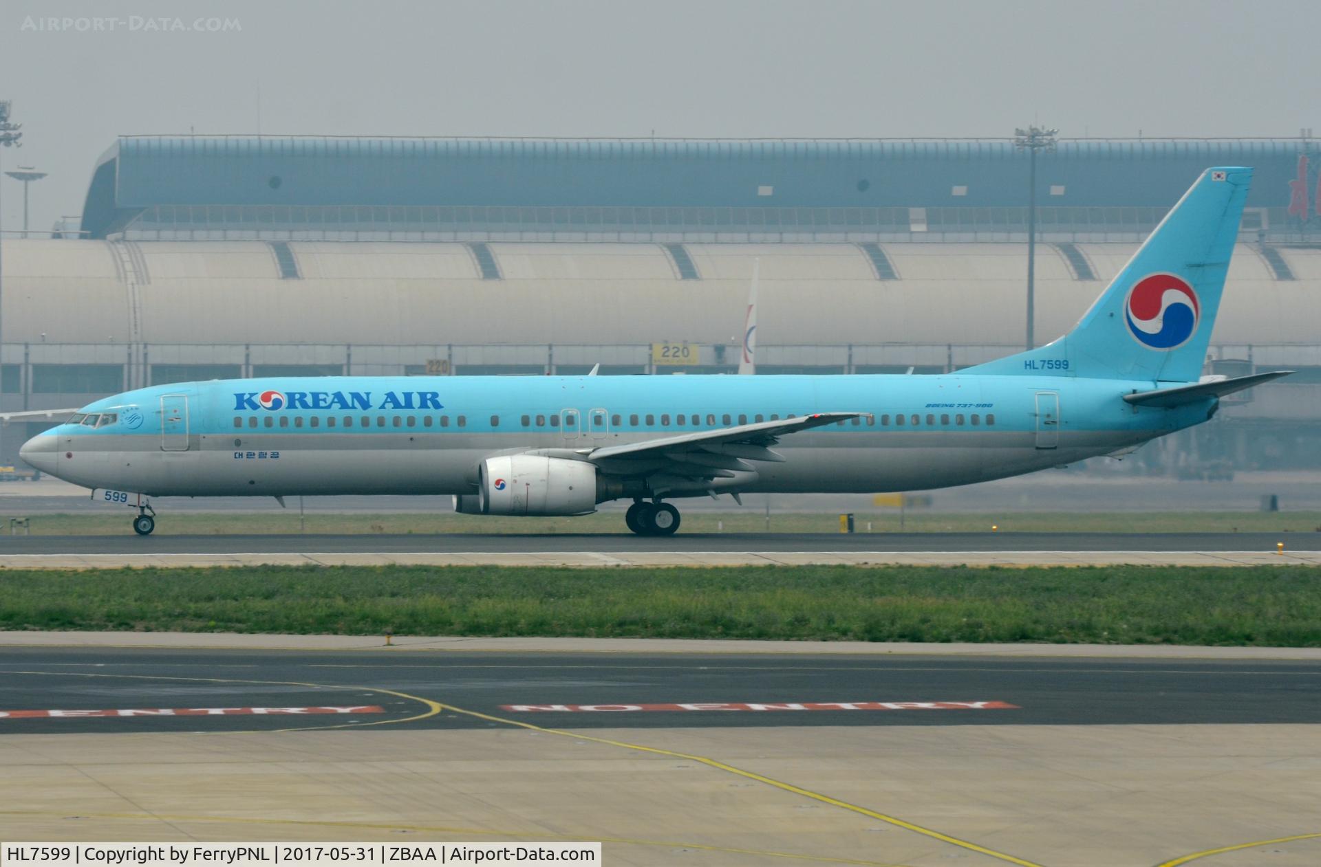 HL7599, Boeing 737-9B5 C/N 29988, Korean B739 thundering thru the Beijing smog.