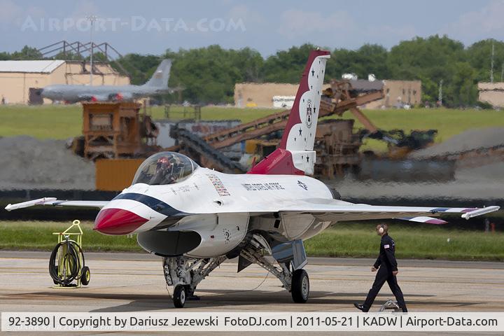 92-3890, General Dynamics F-16CJ Fighting Falcon C/N CC-132, F-16CM Fighting Falcon 92-3890 2 from USAF Thunderbirds Nellis AFB, NV