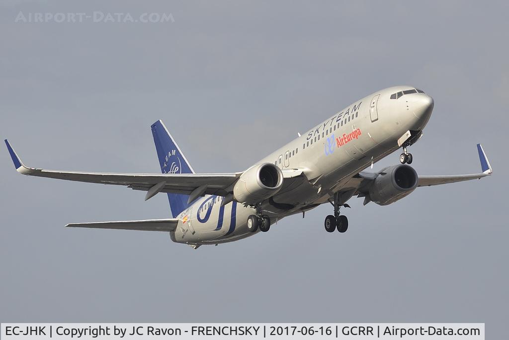 EC-JHK, 2005 Boeing 737-85P C/N 33975, Air Europa (SkyTeam Livery) take off to Bilbao