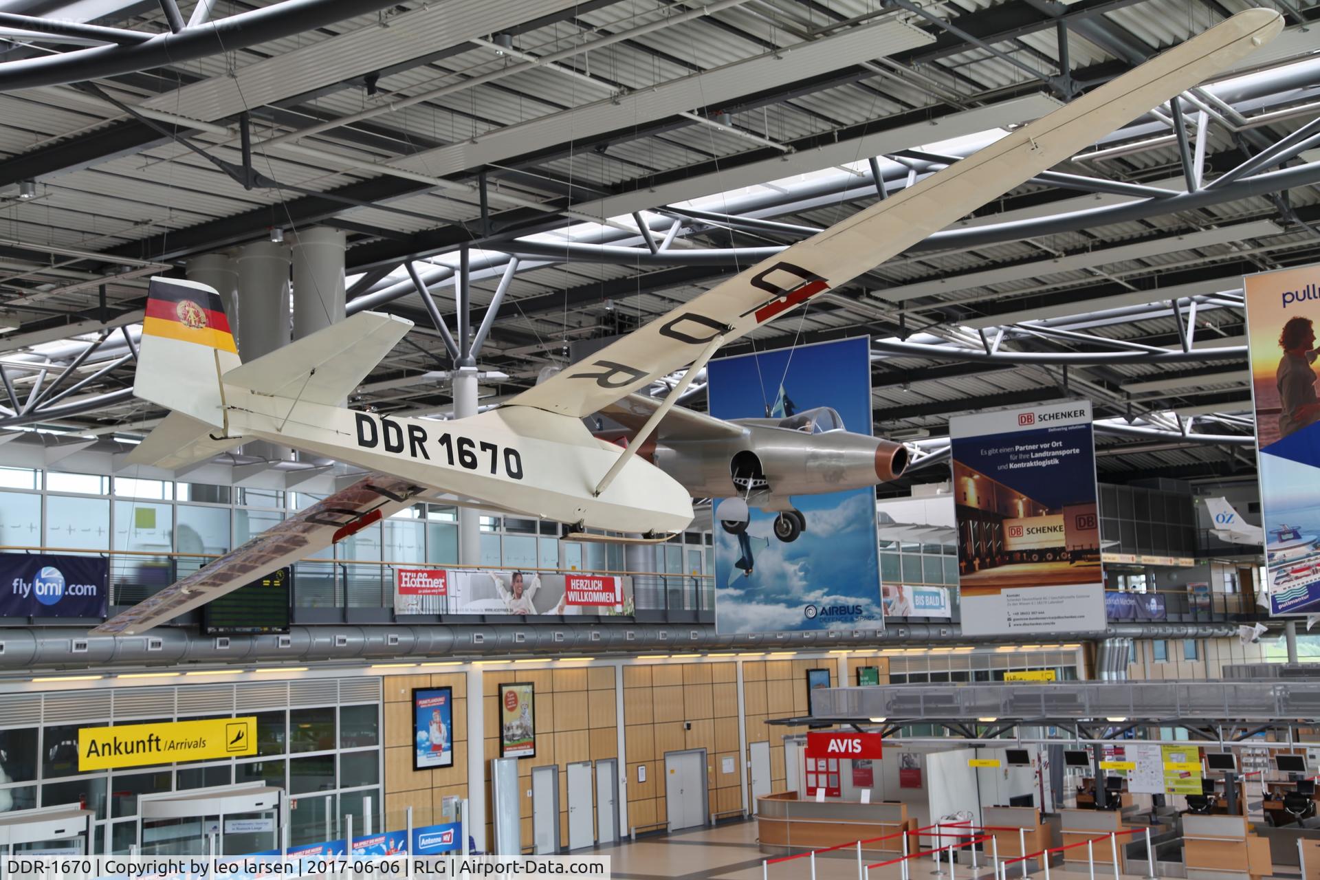 DDR-1670, 1958 Lom Baby IIb C/N 00670, Rostock/Laarge Terminal 6.6.2017