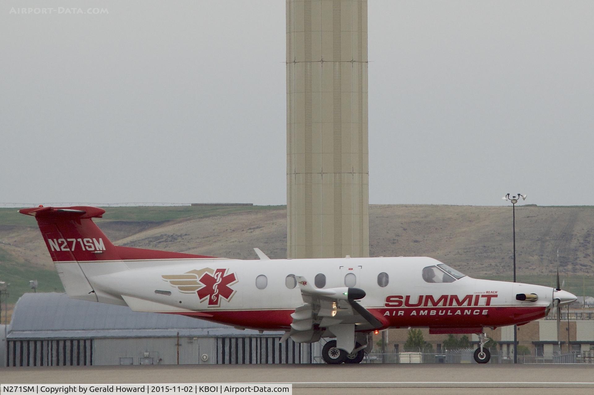 N271SM, 2005 Pilatus PC-12/45 C/N 622, Taxi on Alpha.