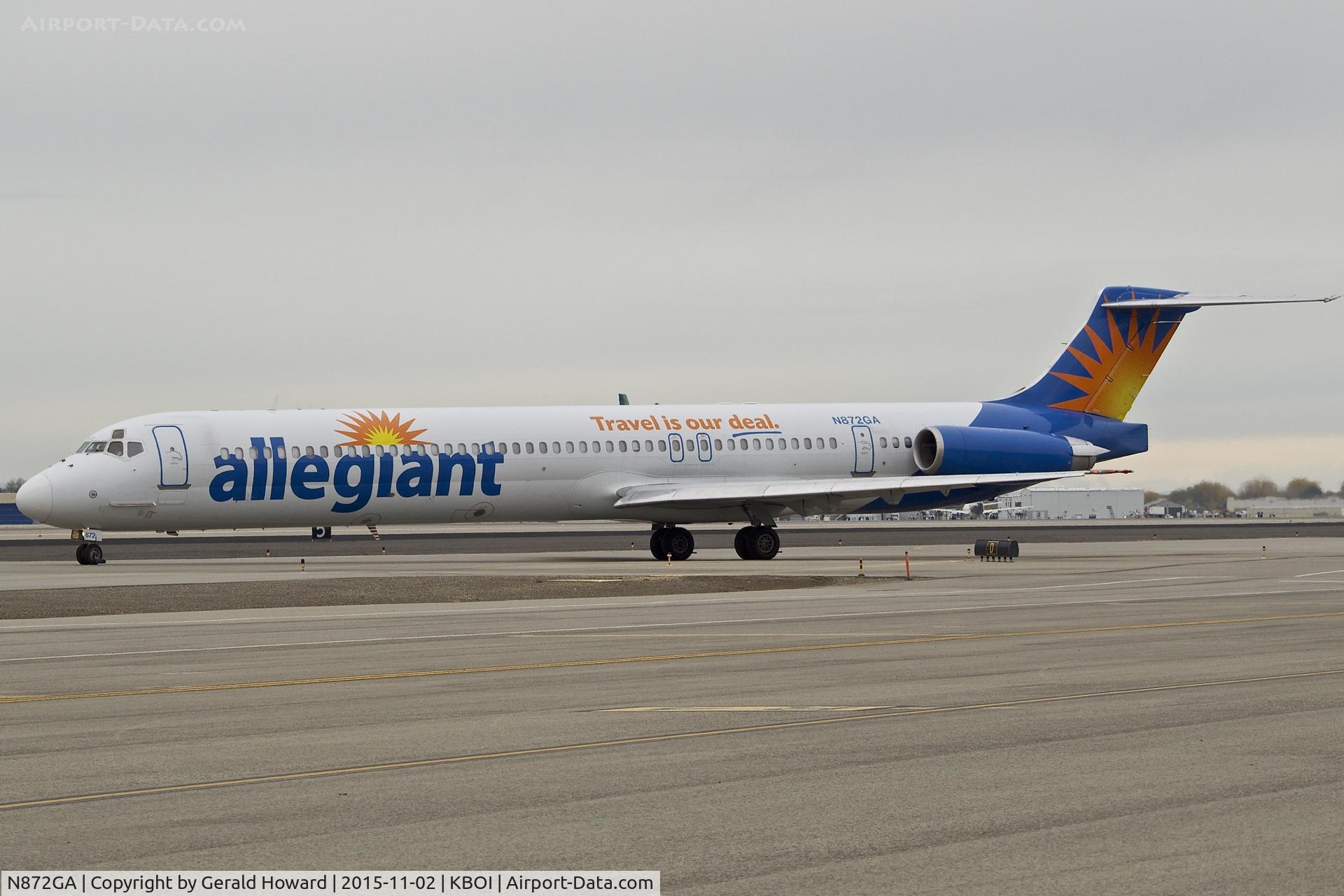 N872GA, 1991 McDonnell Douglas MD-83 (DC-9-83) C/N 53295, Taxing from the ramp onto Alpha.