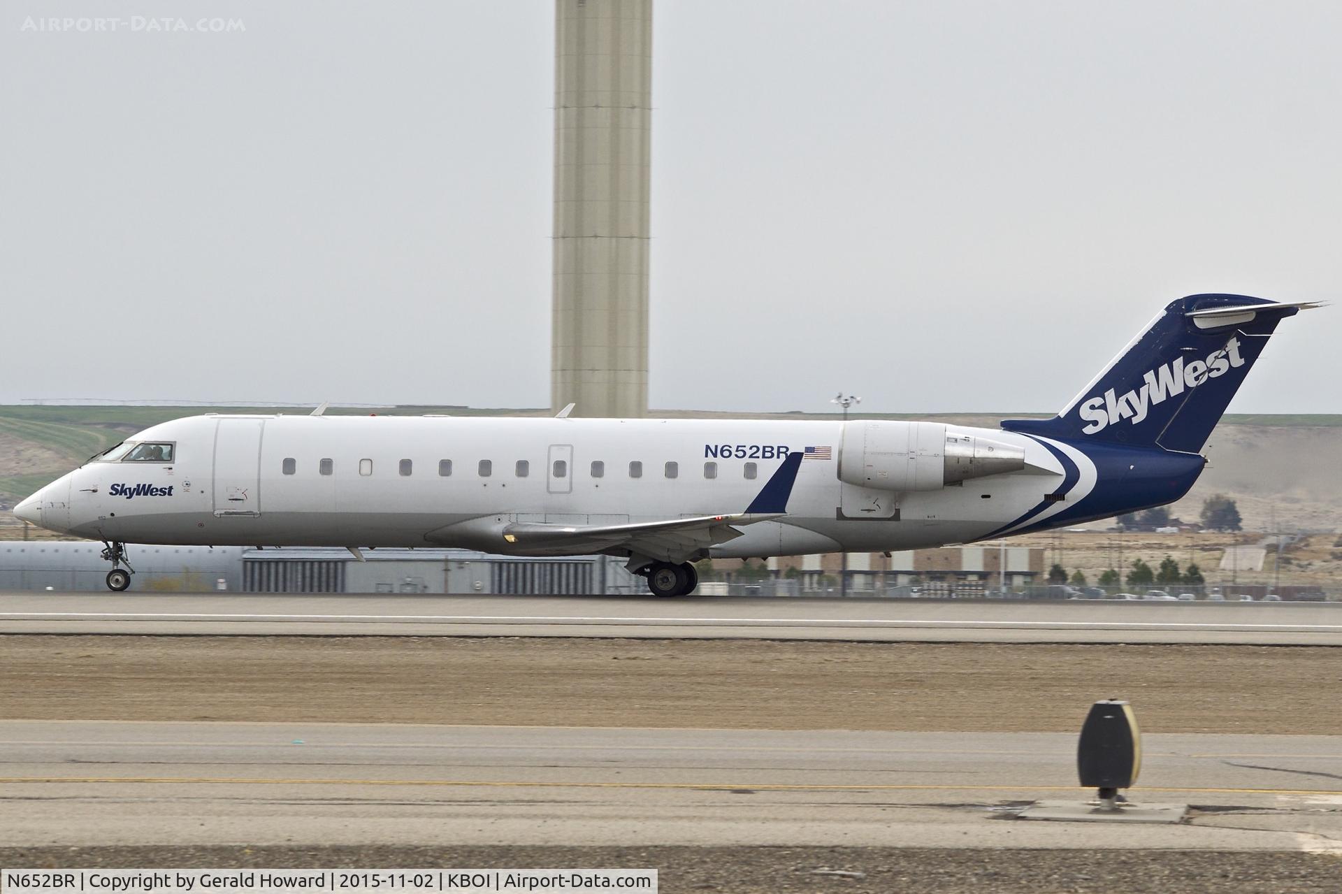 N652BR, 2000 Bombardier CRJ-200ER (CL-600-2B19) C/N 7429, Take off roll on RWY 10L.