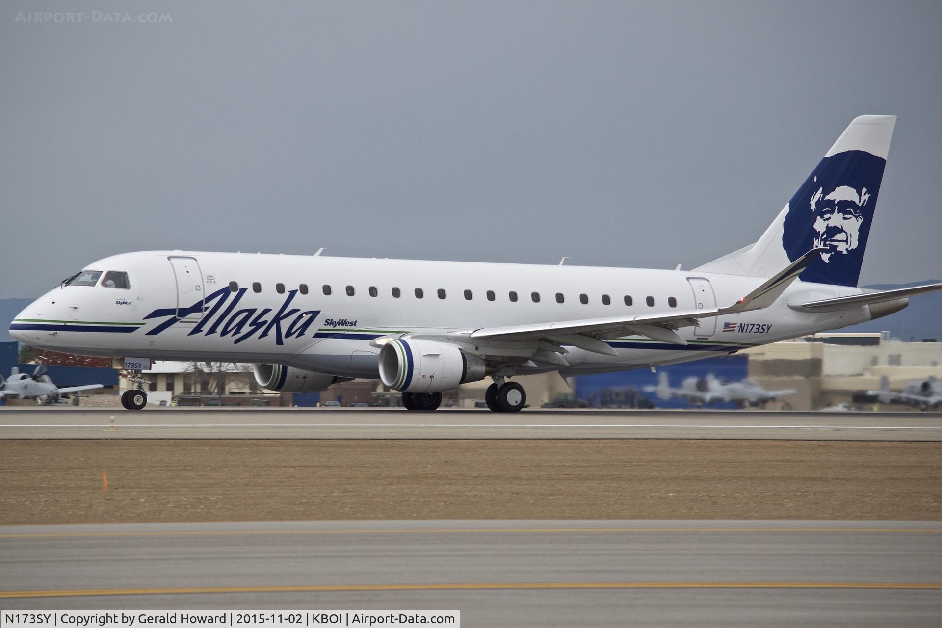 N173SY, 2015 Embraer 175LR (ERJ-170-200LR) C/N 17000486, Take off roll on RWY 10L.