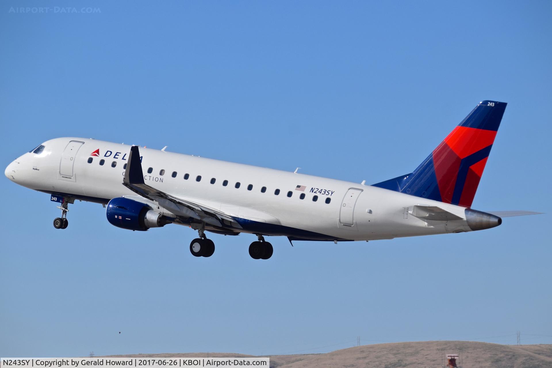 N243SY, 2016 Embraer 175LR (ERJ-170-200LR) C/N 17000592, Departing RWY 10L.