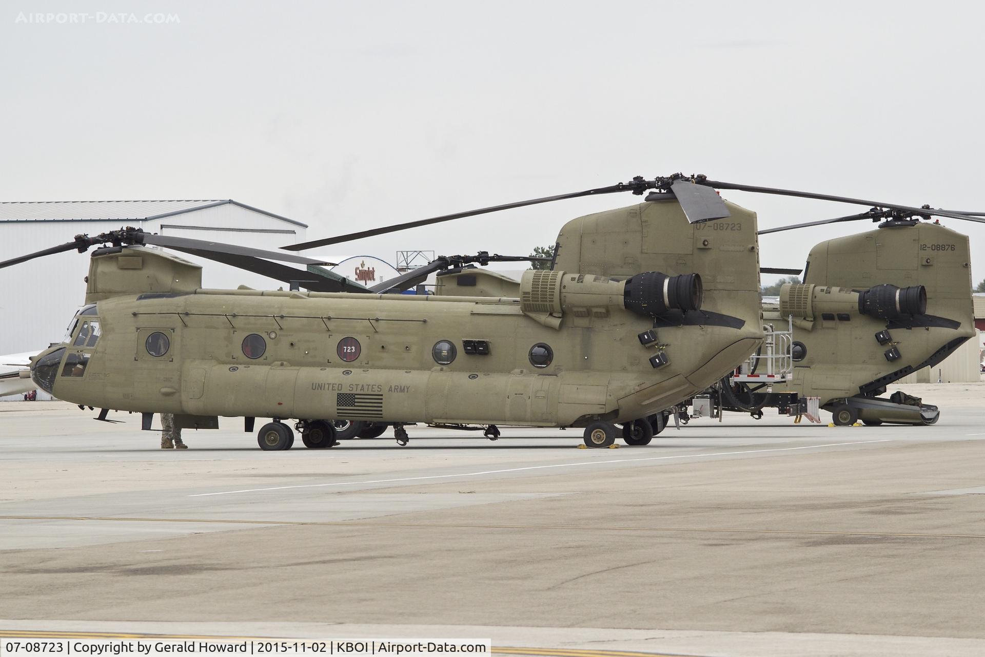 07-08723, 2007 Boeing CH-47F Chinook C/N M8723, Parked on the south GA ramp with 12-08876.