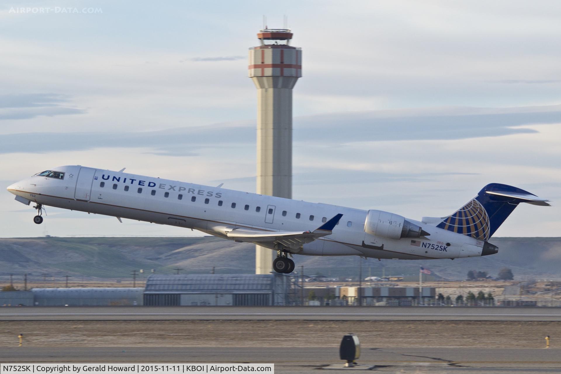 N752SK, 2005 Bombardier CRJ-701ER (CL-600-2C10) Regional Jet C/N 10209, Tank off from RWY 10L.