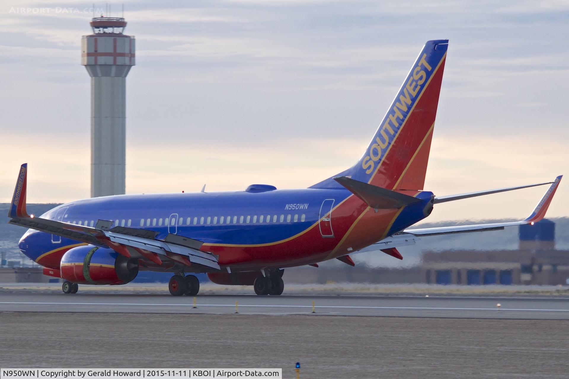 N950WN, 2010 Boeing 737-7H4 C/N 36664, Landing roll out on RWY 10L.