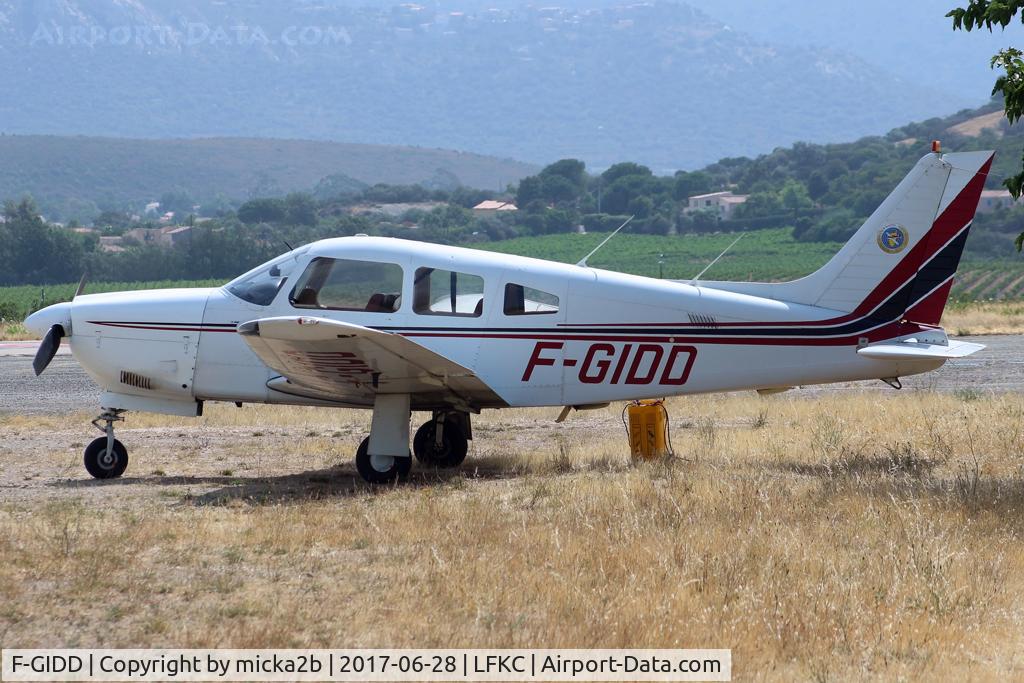 F-GIDD, Piper PA-28R-201 Cherokee Arrow III C/N 28-37060, Parked