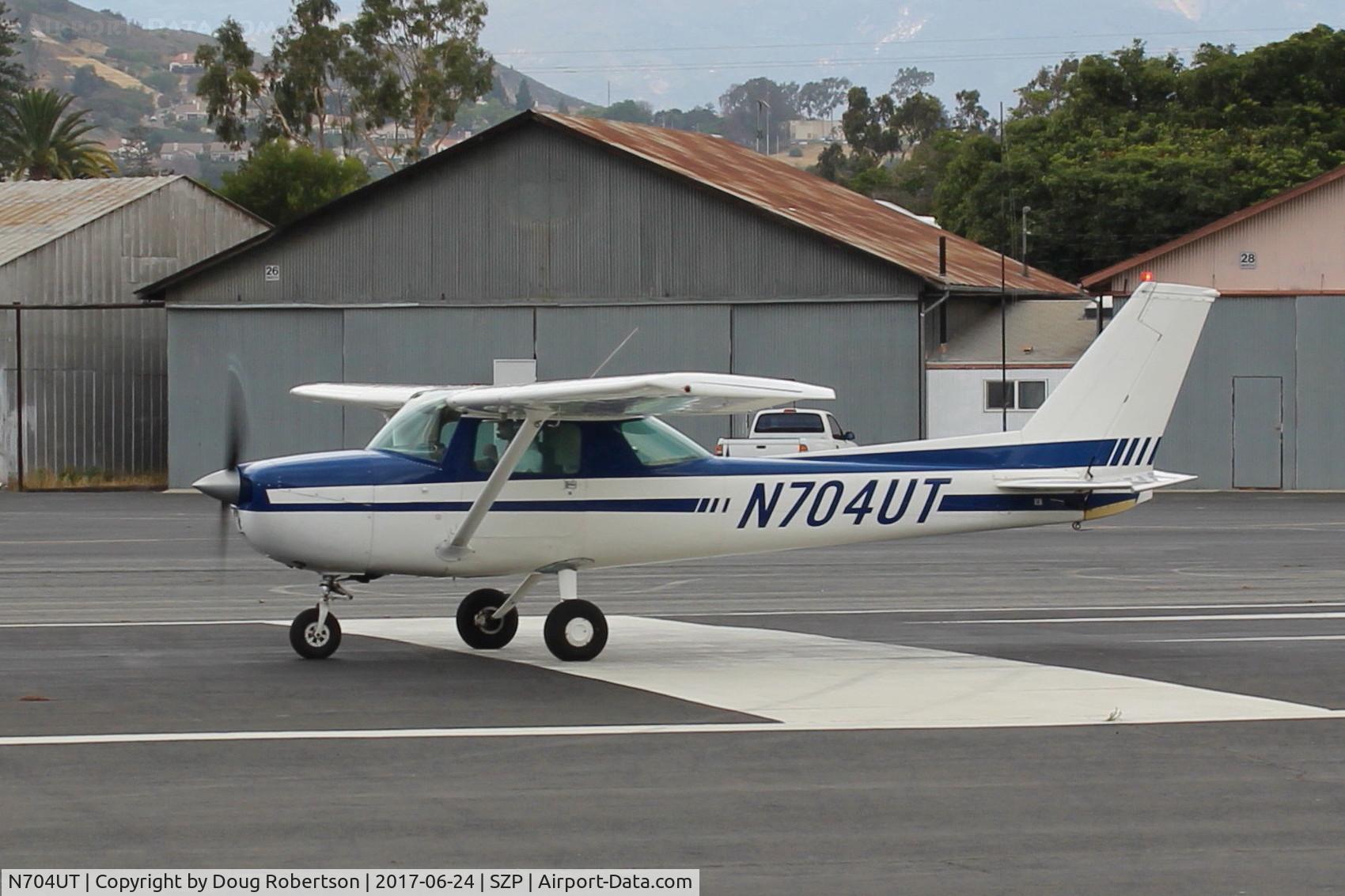N704UT, 1976 Cessna 150M C/N 15078891, 1976 Cessna 150M, Continental O-200 100 Hp, aligned for takeoff roll Rwy 22