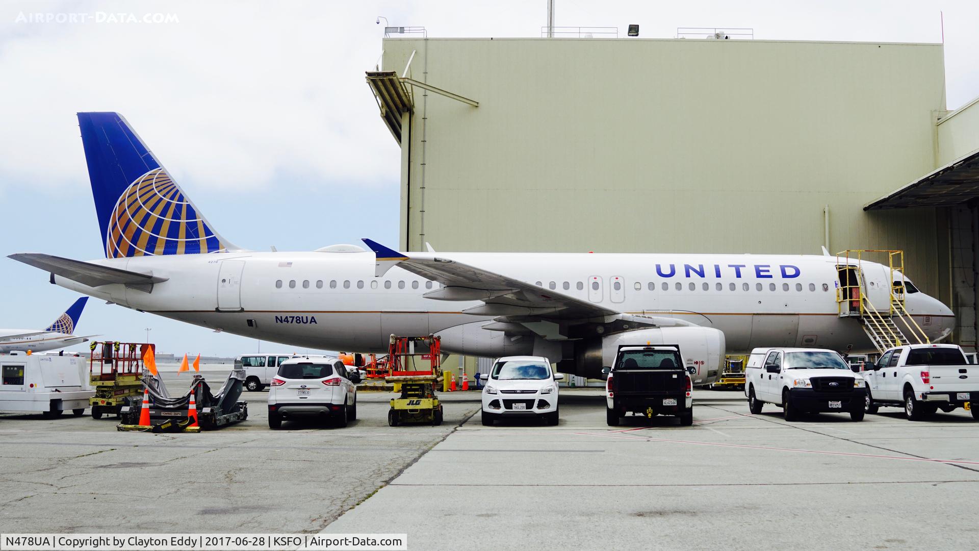N478UA, 2001 Airbus A320-232 C/N 1533, SFO 2017.