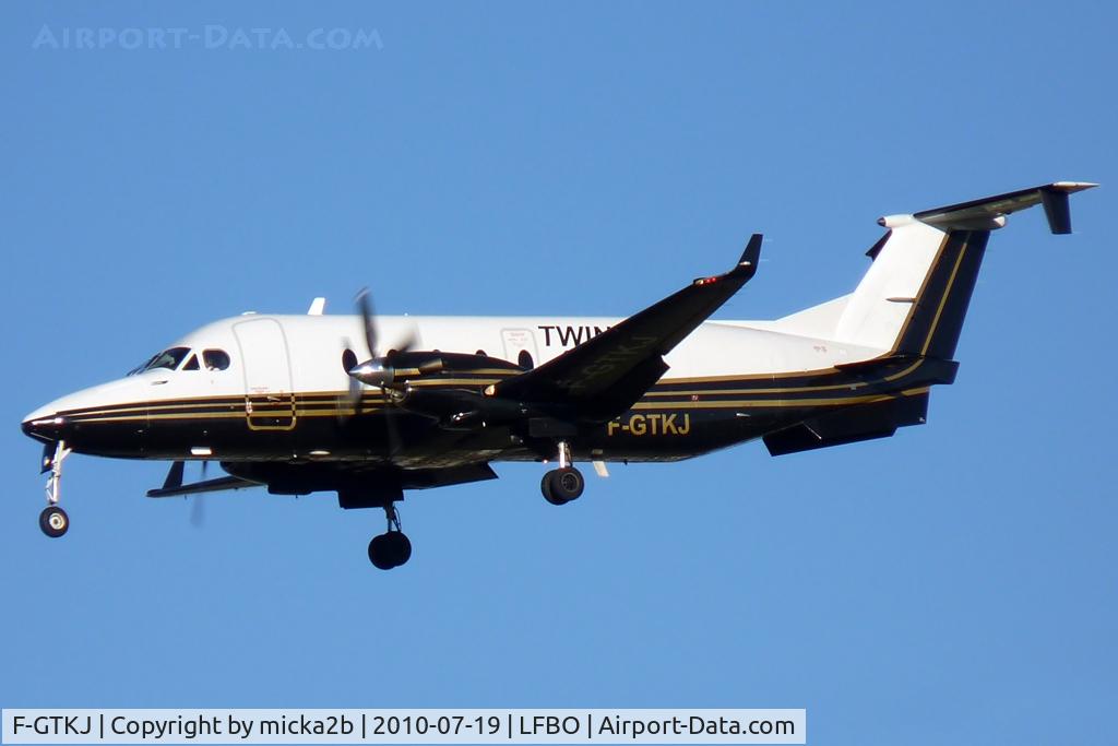 F-GTKJ, 1998 Beech 1900D C/N UE-348, Landing