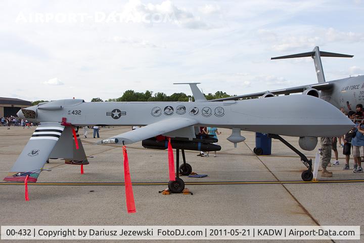 00-432, General Atomics MQ-1 Predator Predator C/N 00-432, MQ-1B Predator mock-up 00-432