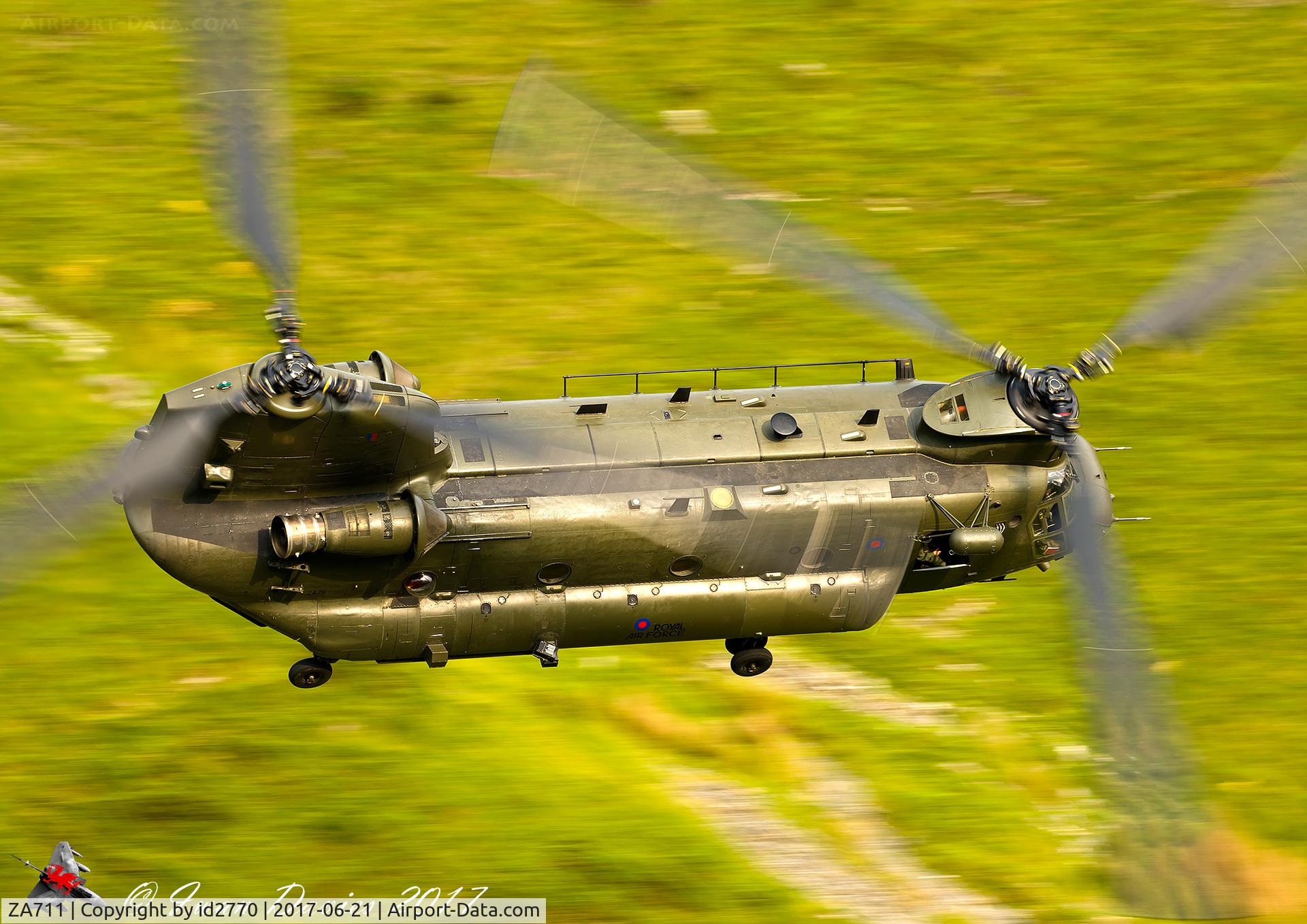 ZA711, Boeing Vertol Chinook HC.4 C/N MA023/M7026, Taken in LFA7