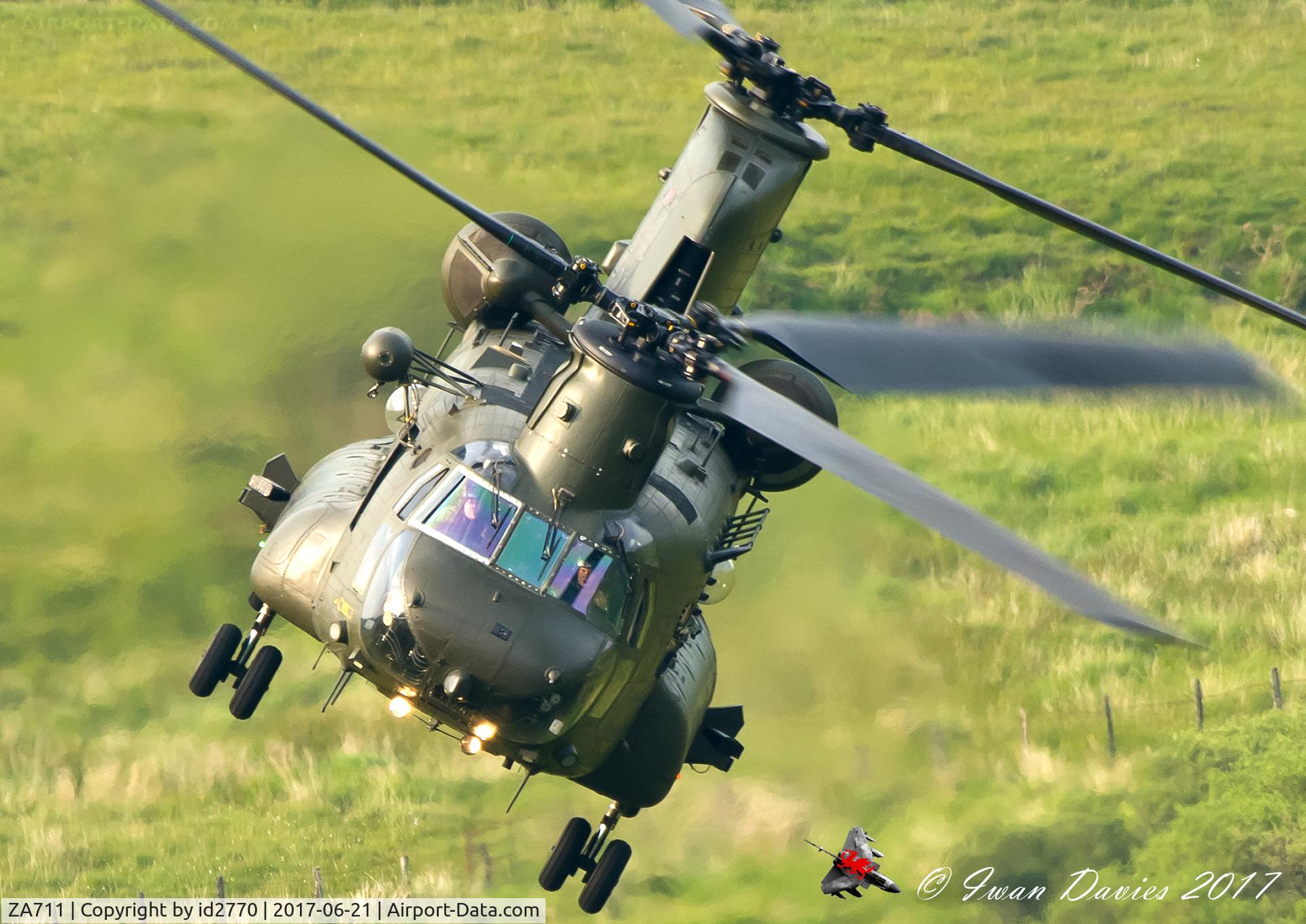 ZA711, Boeing Vertol Chinook HC.4 C/N MA023/M7026, Taken in LFA7