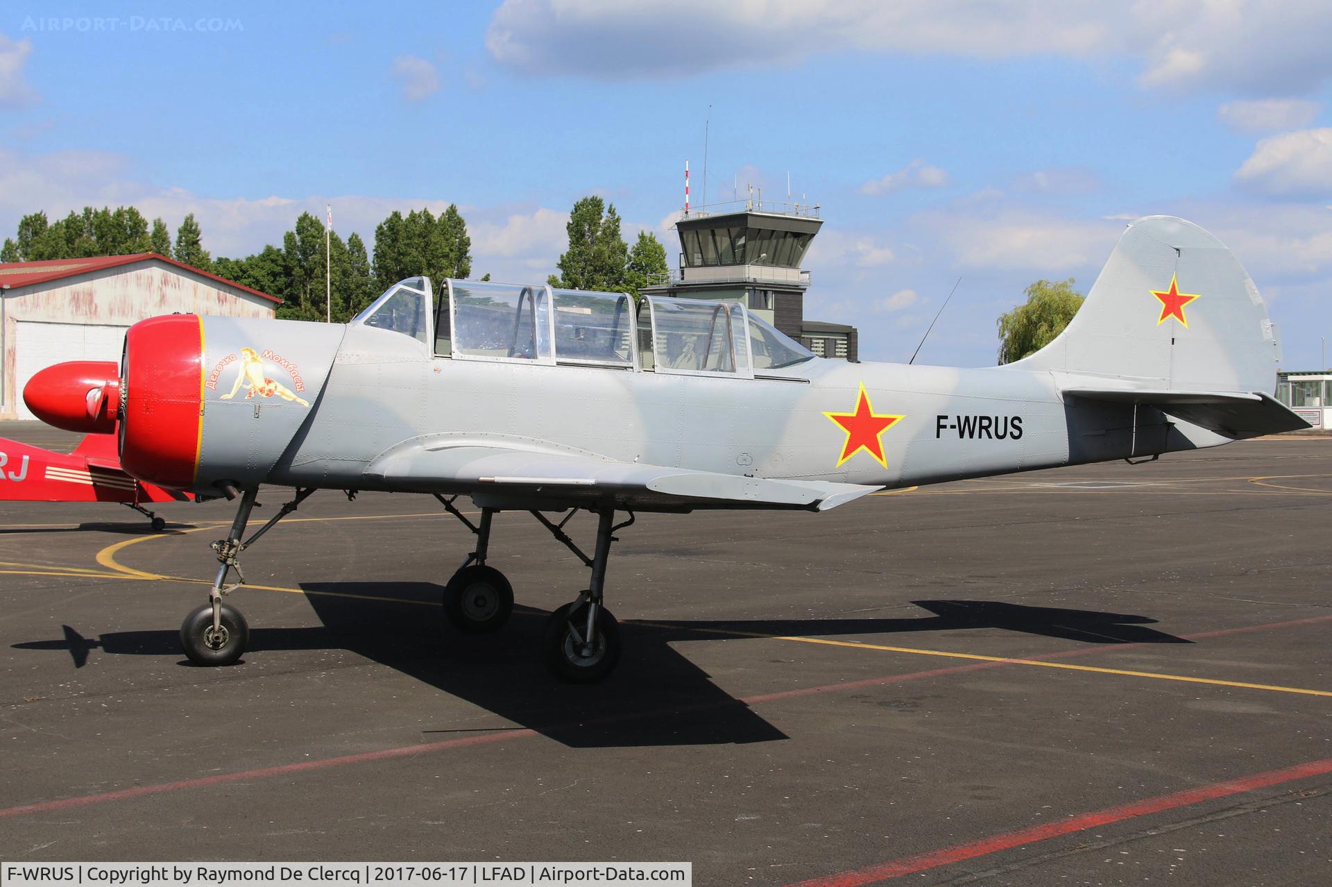 F-WRUS, 1989 Yakovlev Yak-52 C/N 889009, At Compiègne.