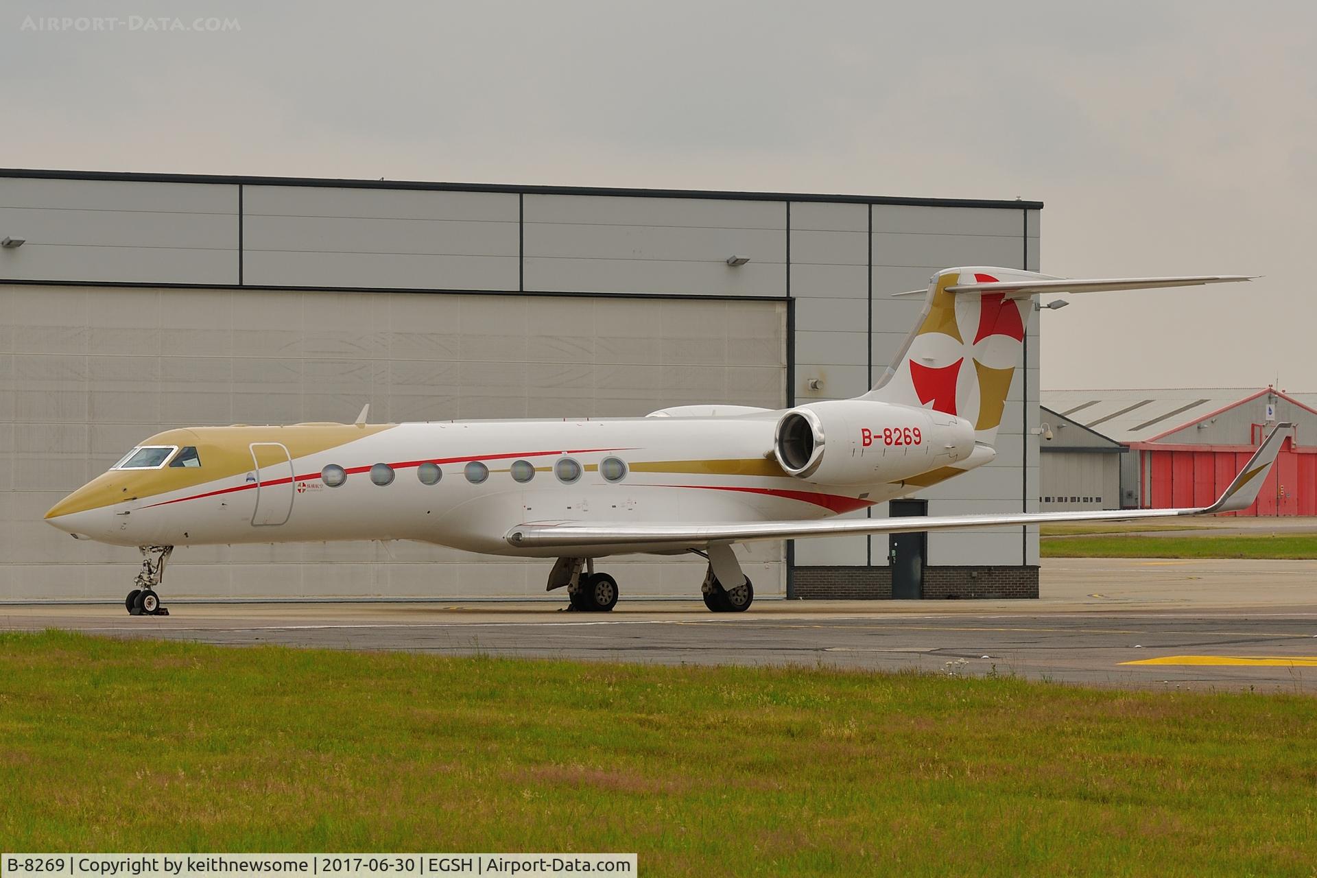 B-8269, Gulfstream Aerospace GV-SP (G550) C/N 5404, Awaiting passengers.
