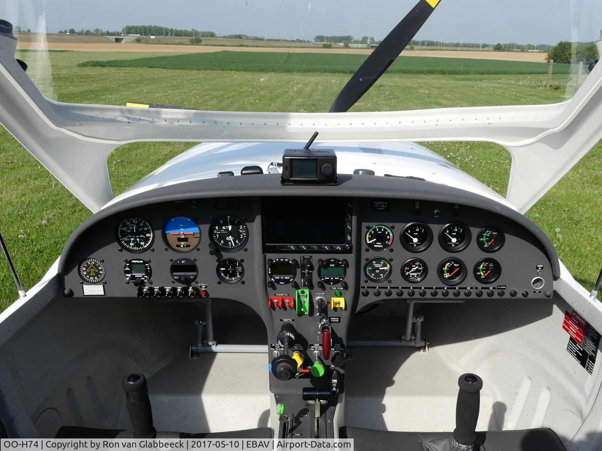 OO-H74, 2009 Aerospool WT-9 Dynamic LSA C/N DY339/2009, Instrumentpanel OO-H74