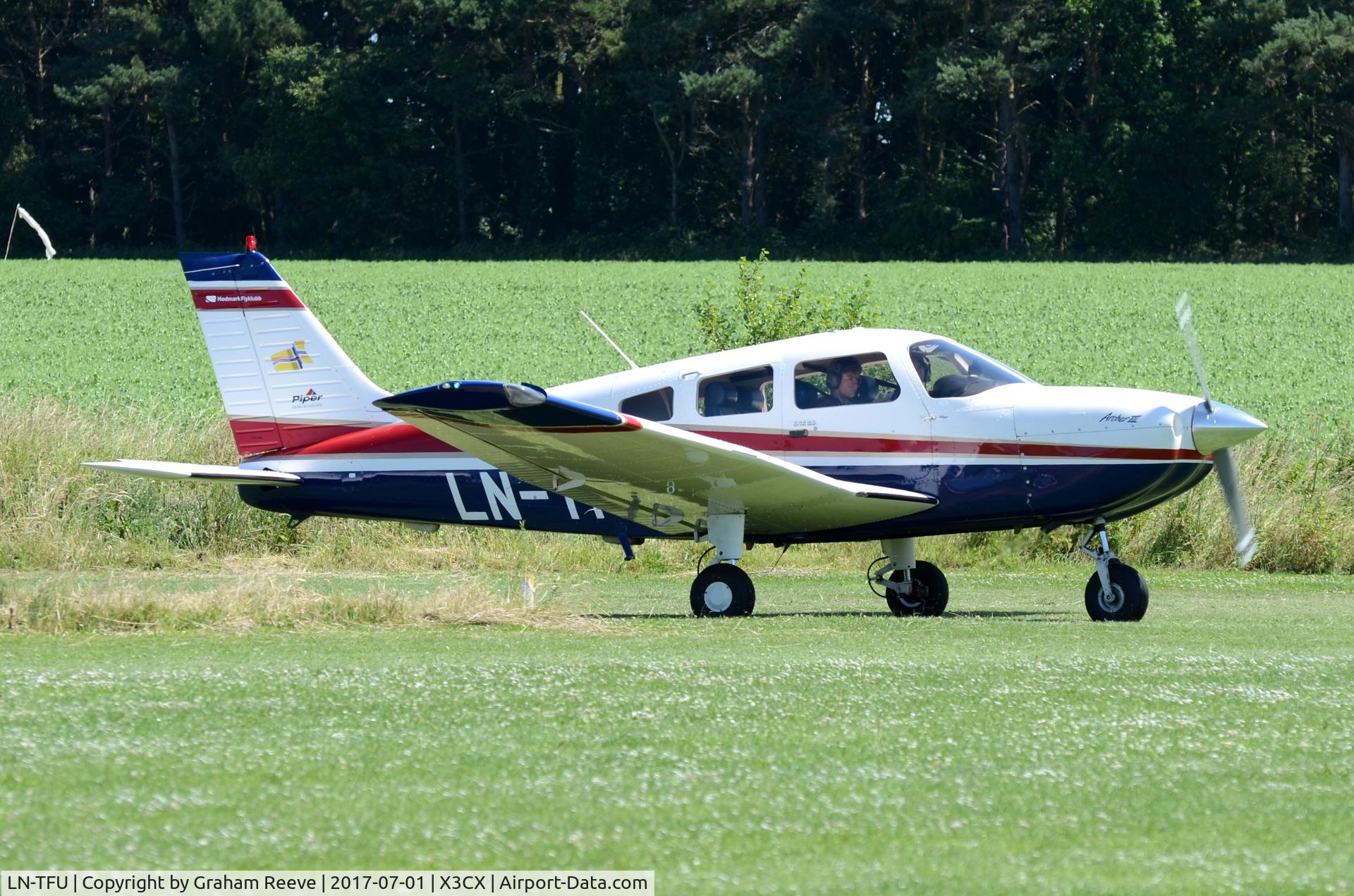 LN-TFU, 1999 Piper PA-28-181 Archer III C/N 2843285, Just landed at Northrepps.