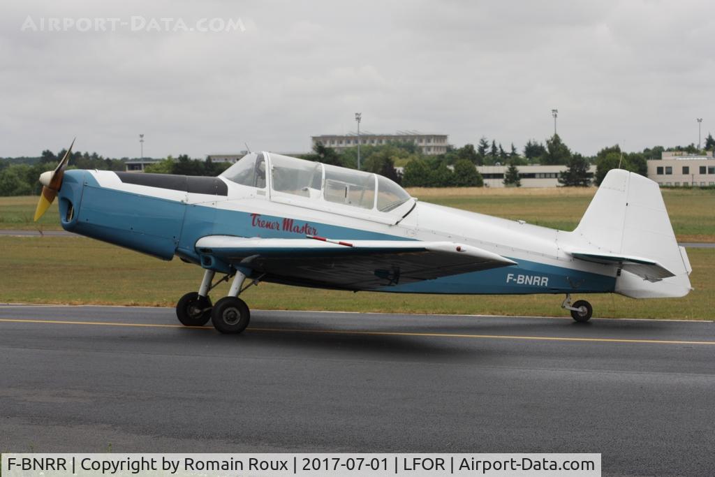 F-BNRR, Zlín Z-326 Trener Master C/N 913, Parked