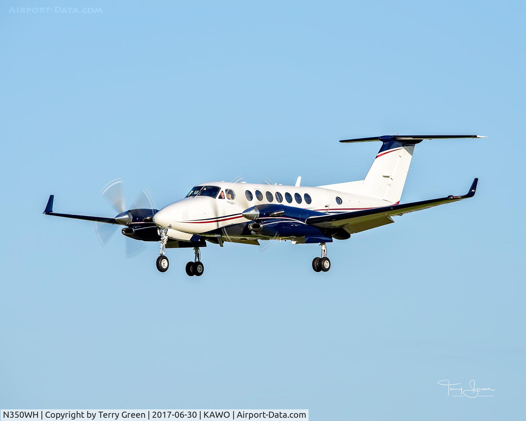 N350WH, Raytheon Aircraft Company B300 C/N FL-394, KAWO