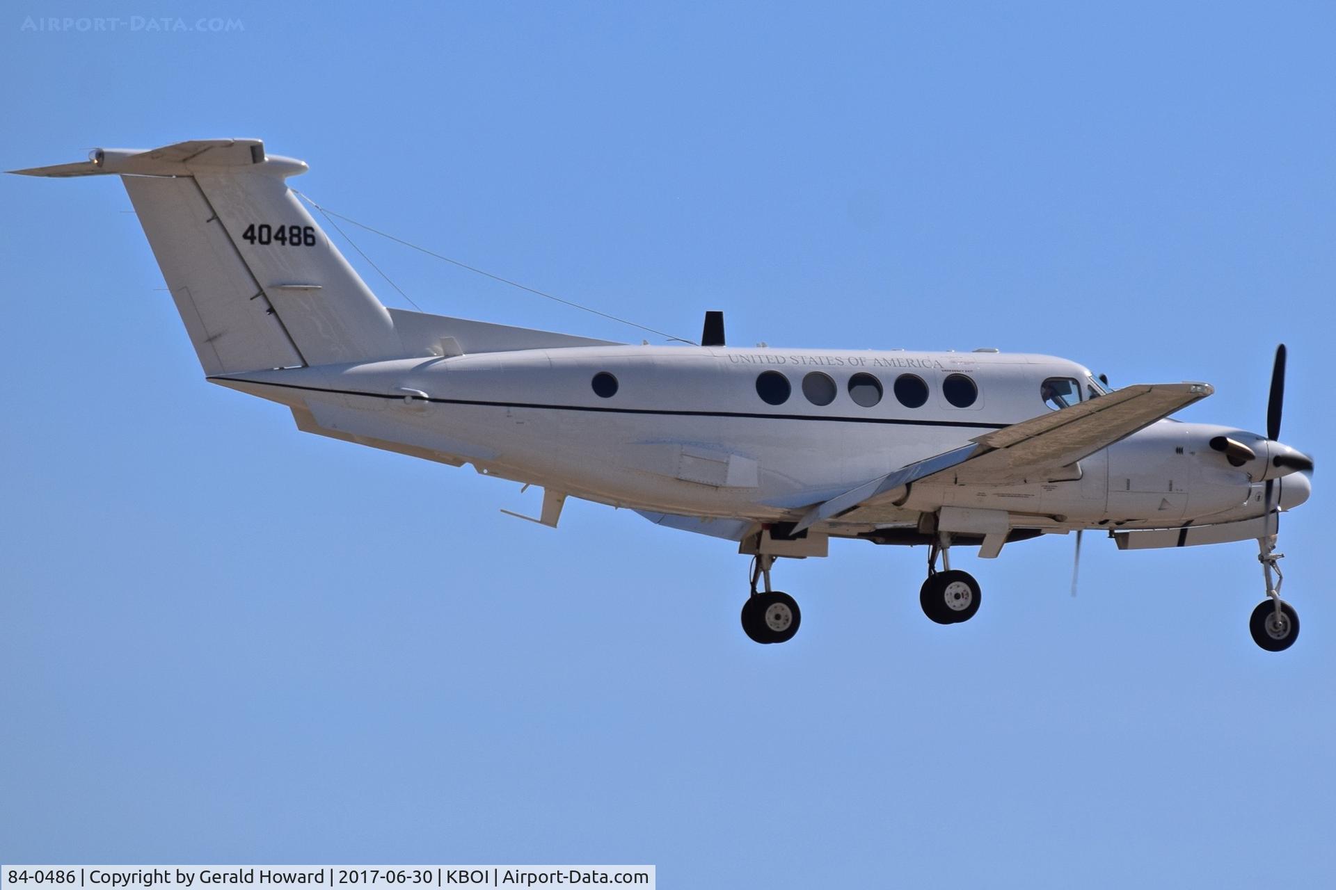 84-0486, 1984 Beech C-12F Huron C/N BL-120, Landing RWY 10R.
