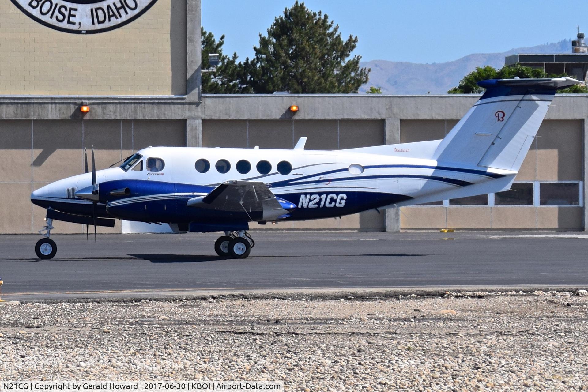 N21CG, 1989 Beech 200 King Air C/N BB-1346, Taxiing from the NIFC ramp.