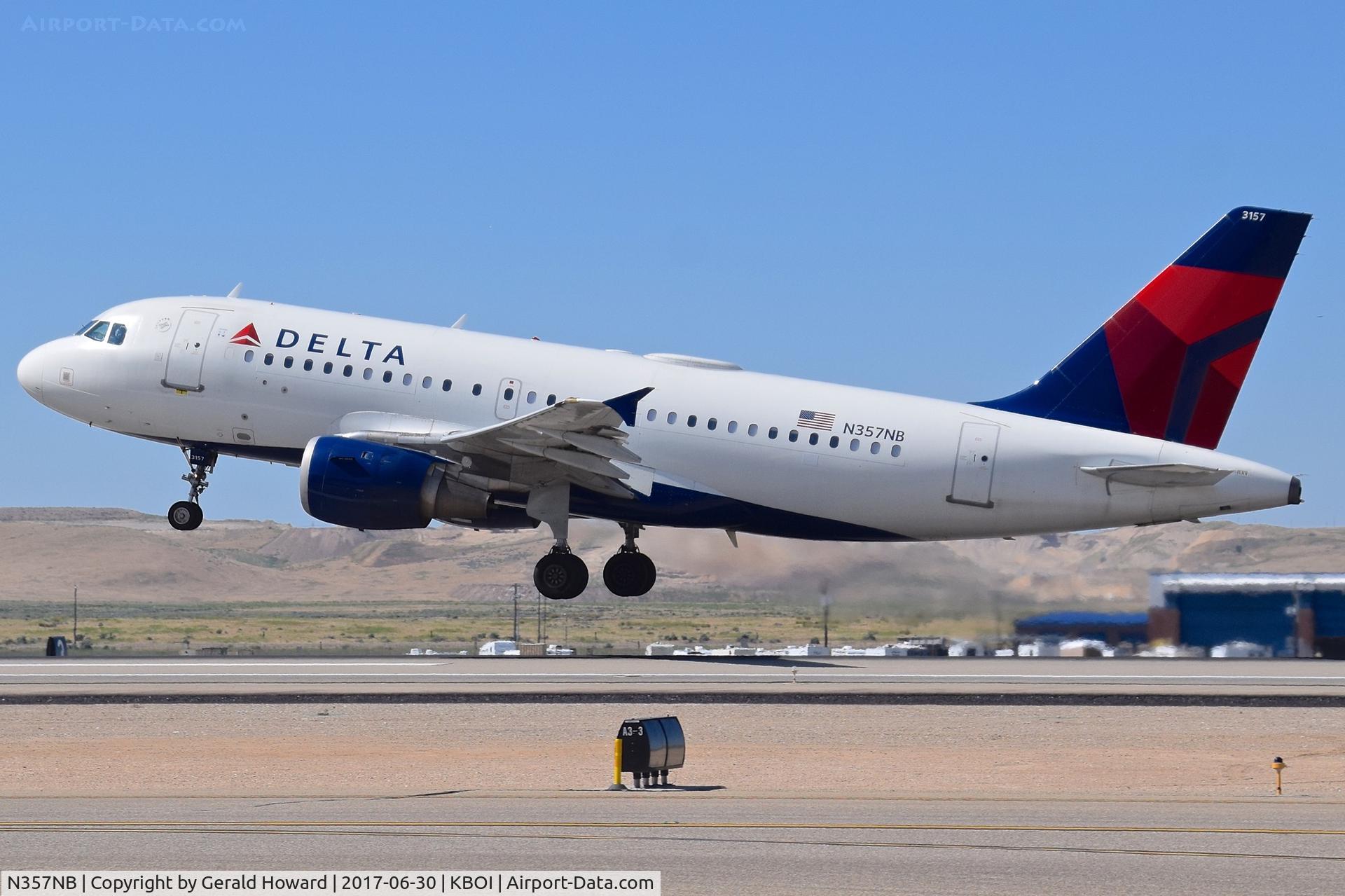 N357NB, 2002 Airbus A319-114 C/N 1875, Landing RWY 10L.