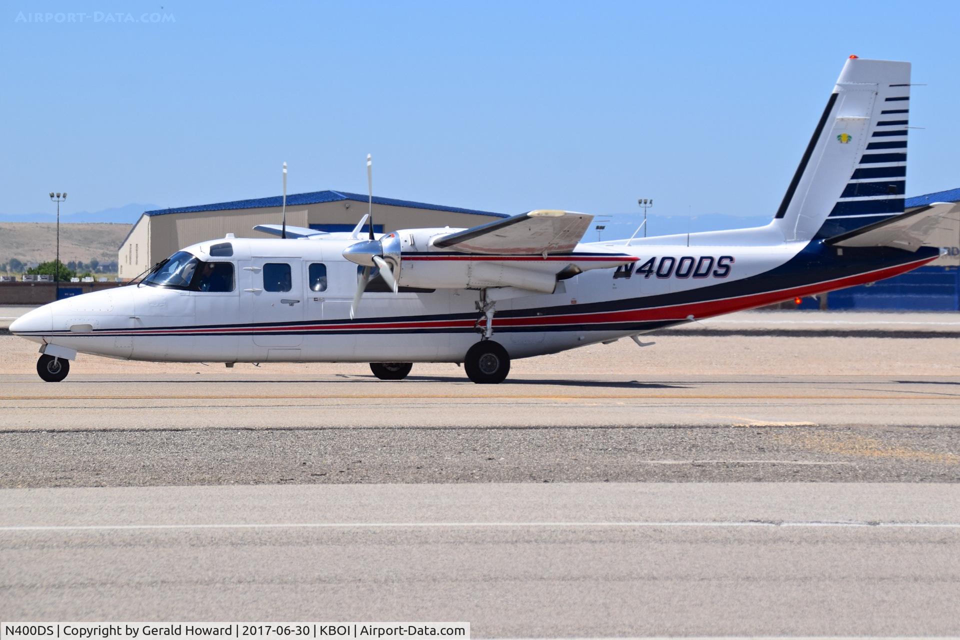N400DS, 1978 Rockwell International 690B C/N 11512, Taxiing on Alpha.